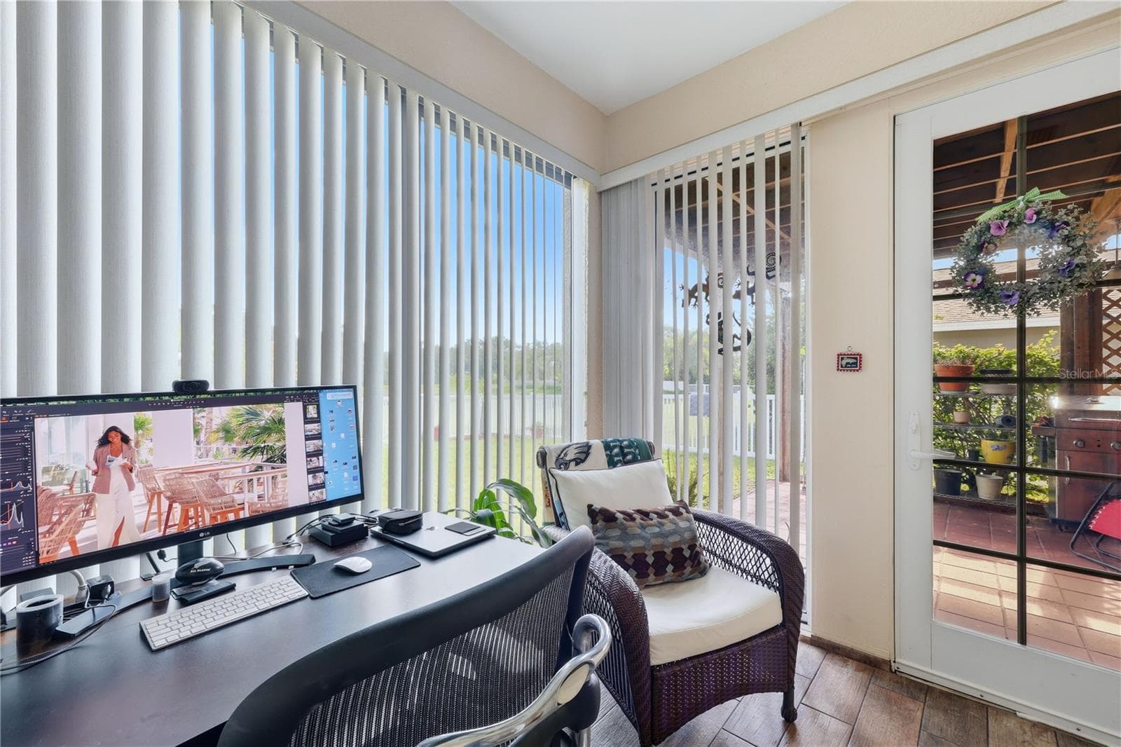 Florida room/Flex Room.  Access to outisde patio & yard - 5310 72ND ST E, PALMETTO
