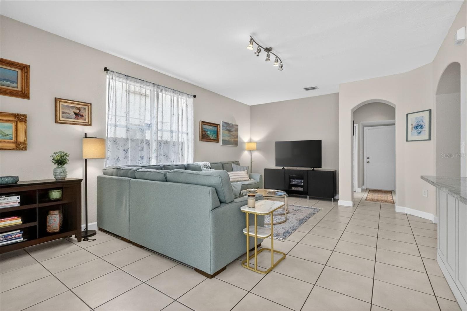 FAMILY RM - 15144 SW 20TH ST, MIAMI