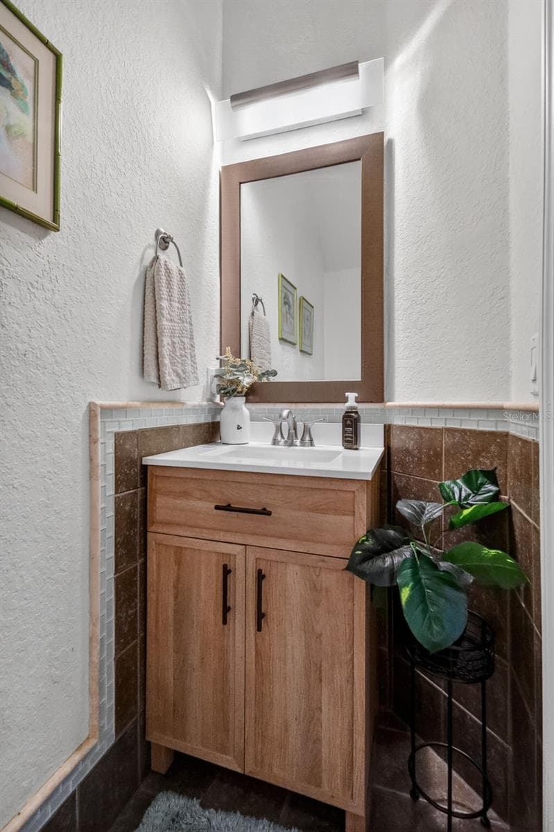 1/2 BATH FIRST FL - 15144 SW 20TH ST, MIAMI