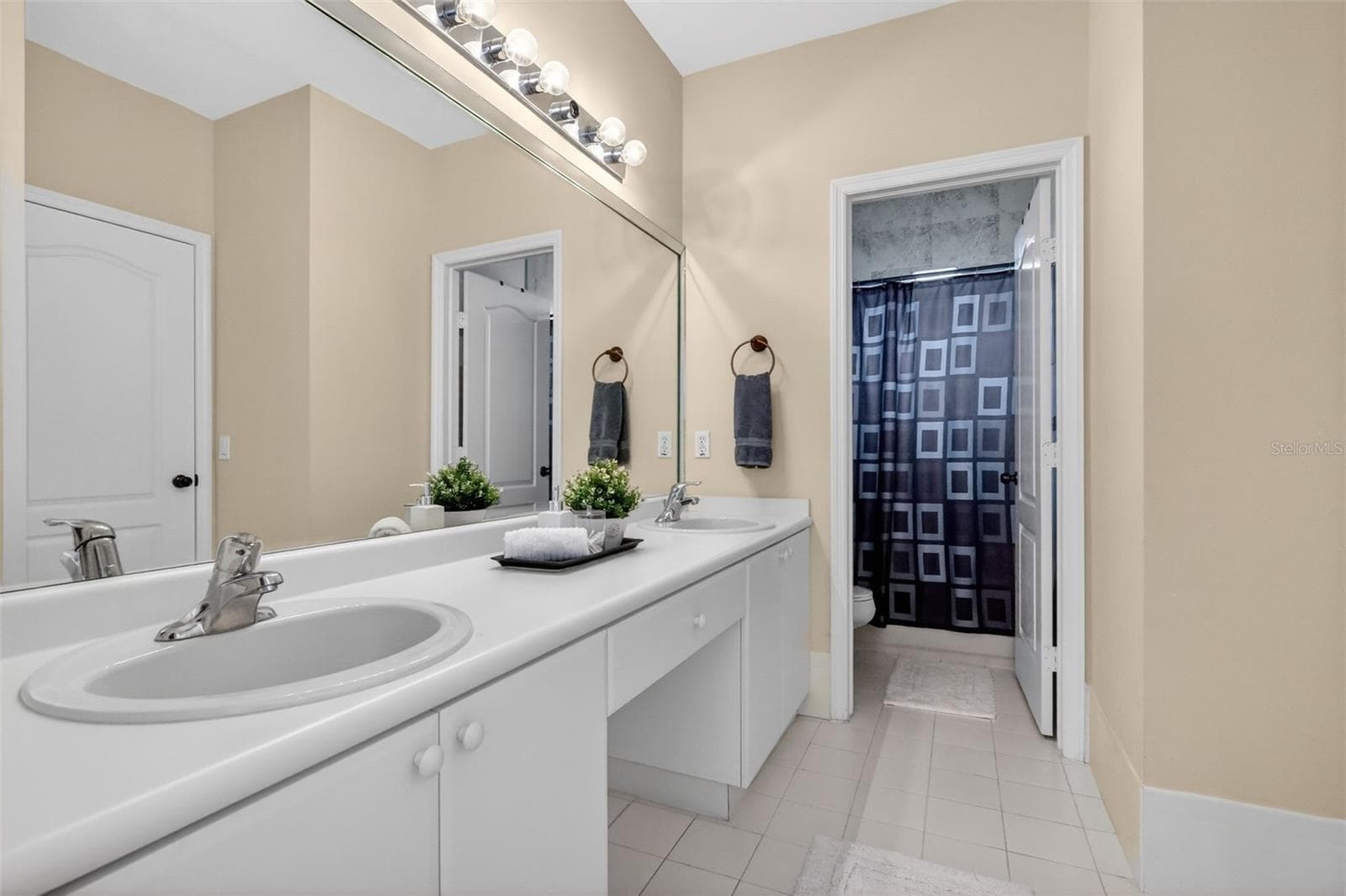 BATH #3 - 15144 SW 20TH ST, MIAMI