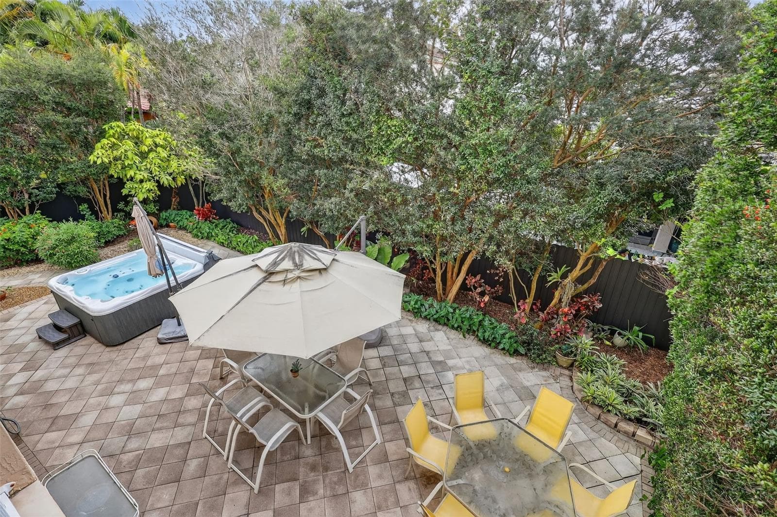 PATIO - 15144 SW 20TH ST, MIAMI