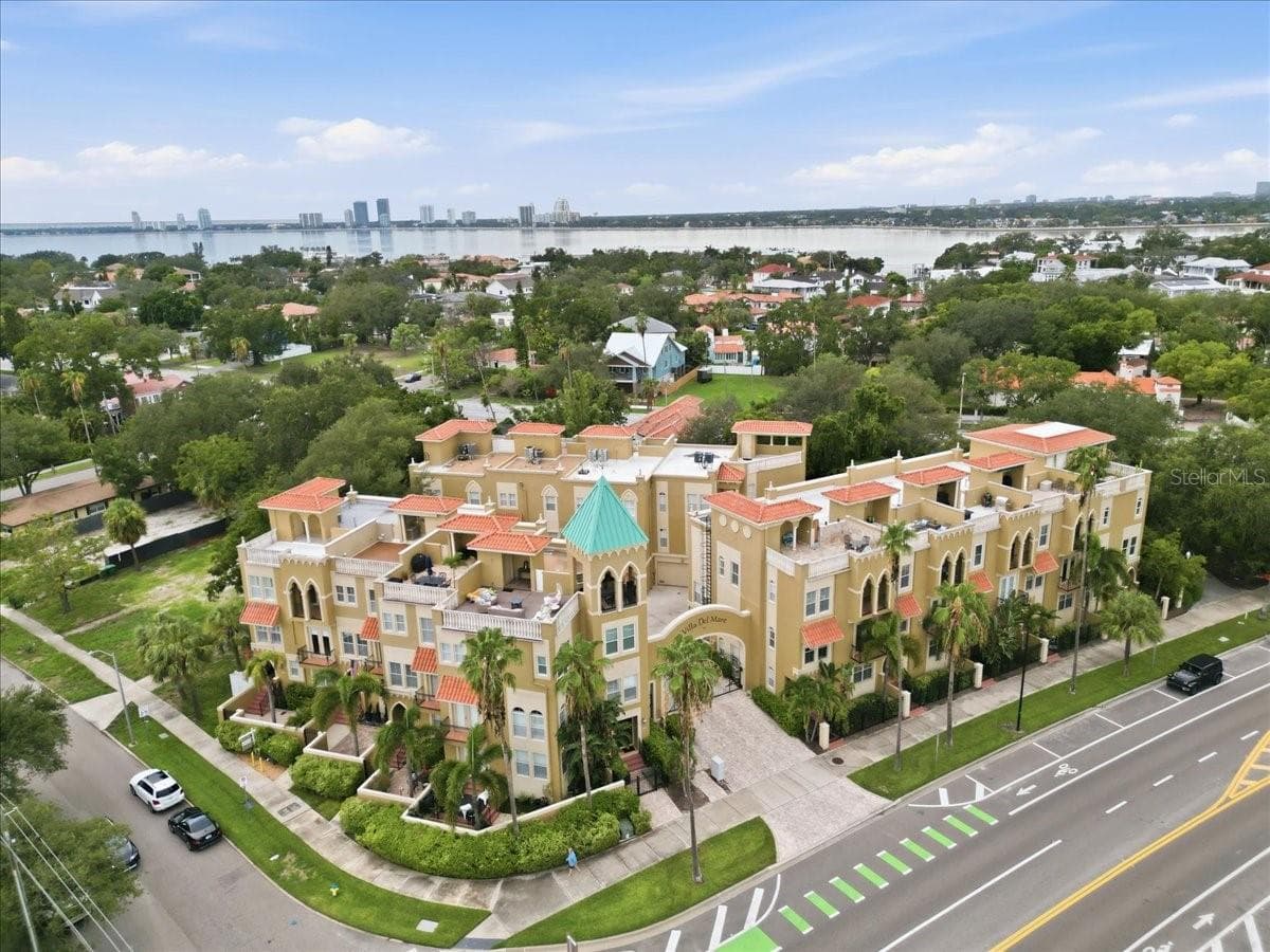 114 E DAVIS BLVD #8