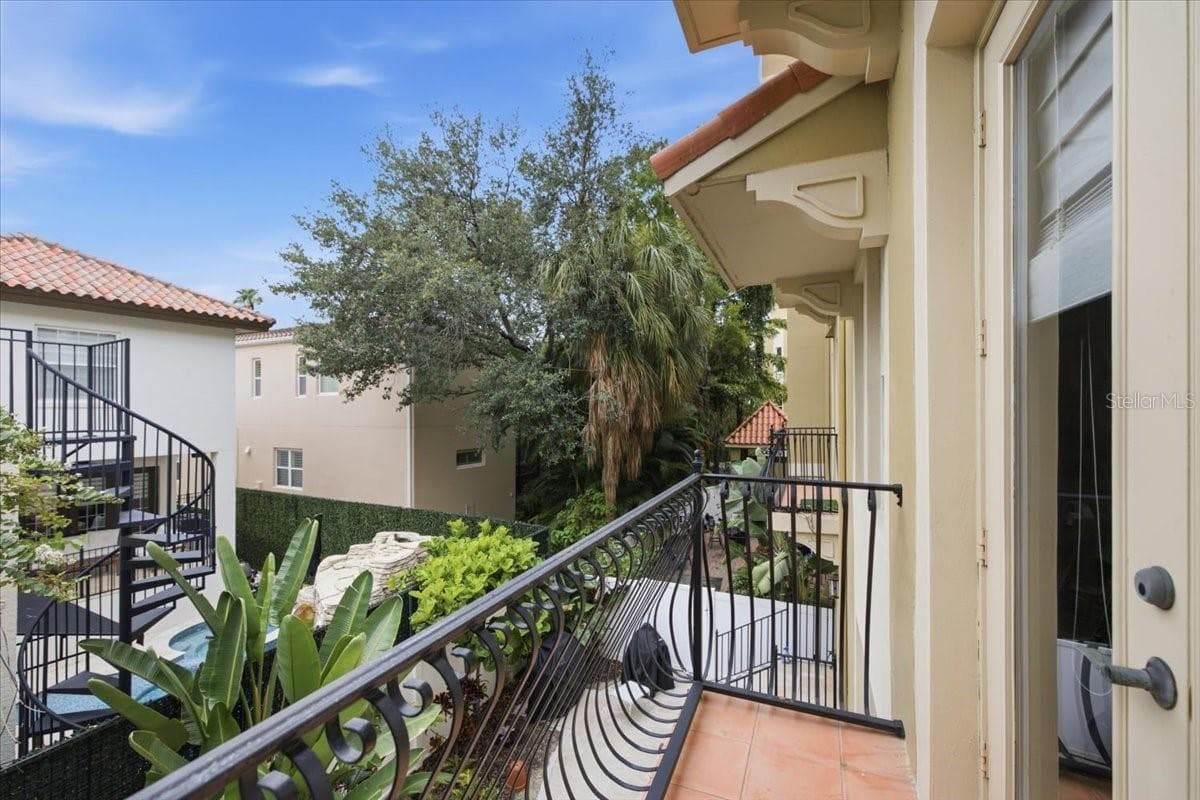 Townhouse at 114 E DAVIS BLVD #8, TAMPA, photo 13 of 52