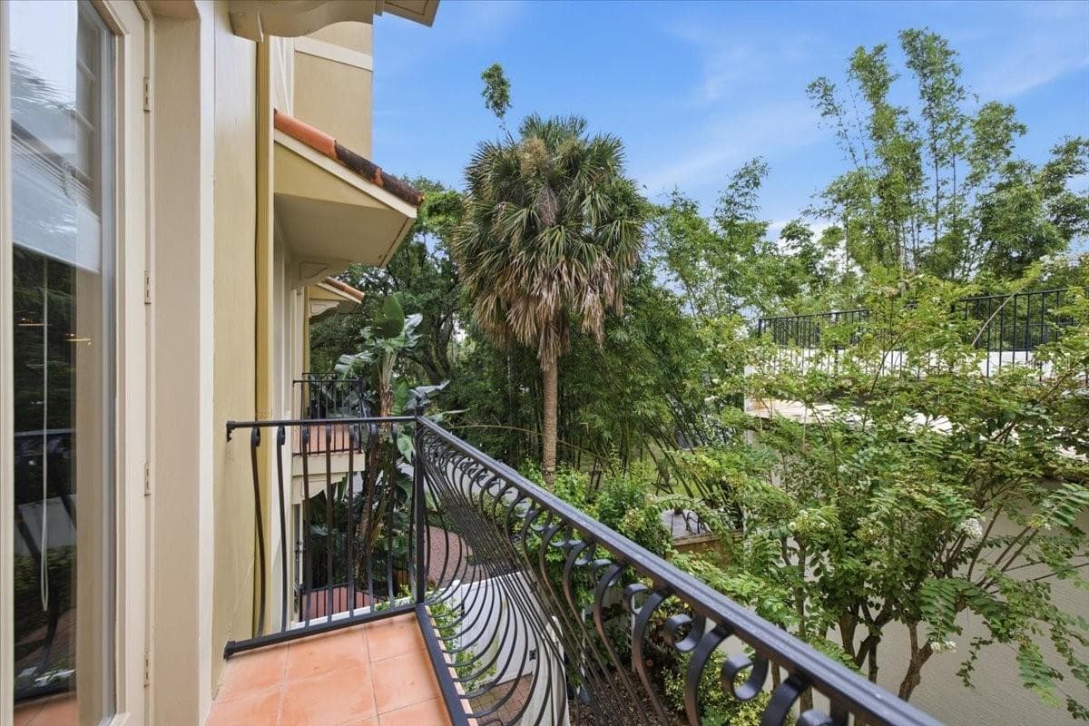 Townhouse at 114 E DAVIS BLVD #8, TAMPA, photo 14 of 52