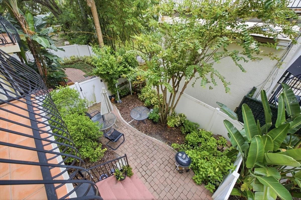 Townhouse at 114 E DAVIS BLVD #8, TAMPA, photo 15 of 52