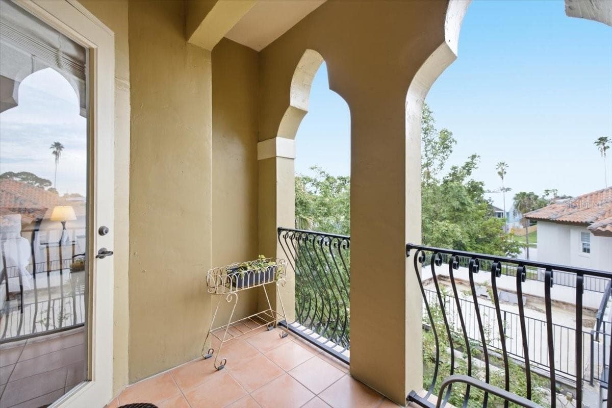 Townhouse at 114 E DAVIS BLVD #8, TAMPA, photo 37 of 52