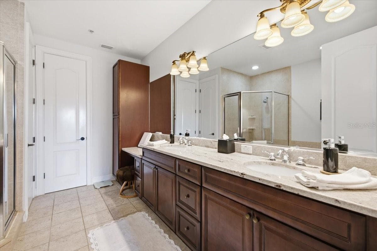 Townhouse at 114 E DAVIS BLVD #8, TAMPA, photo 22 of 52