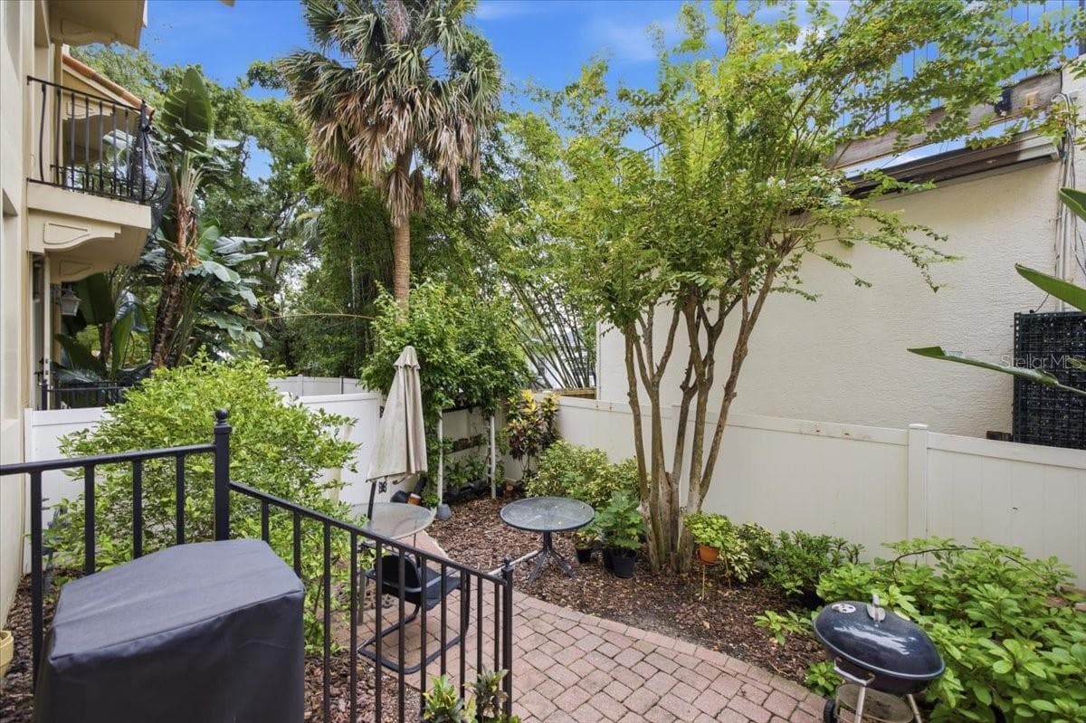 Townhouse at 114 E DAVIS BLVD #8, TAMPA, photo 39 of 52