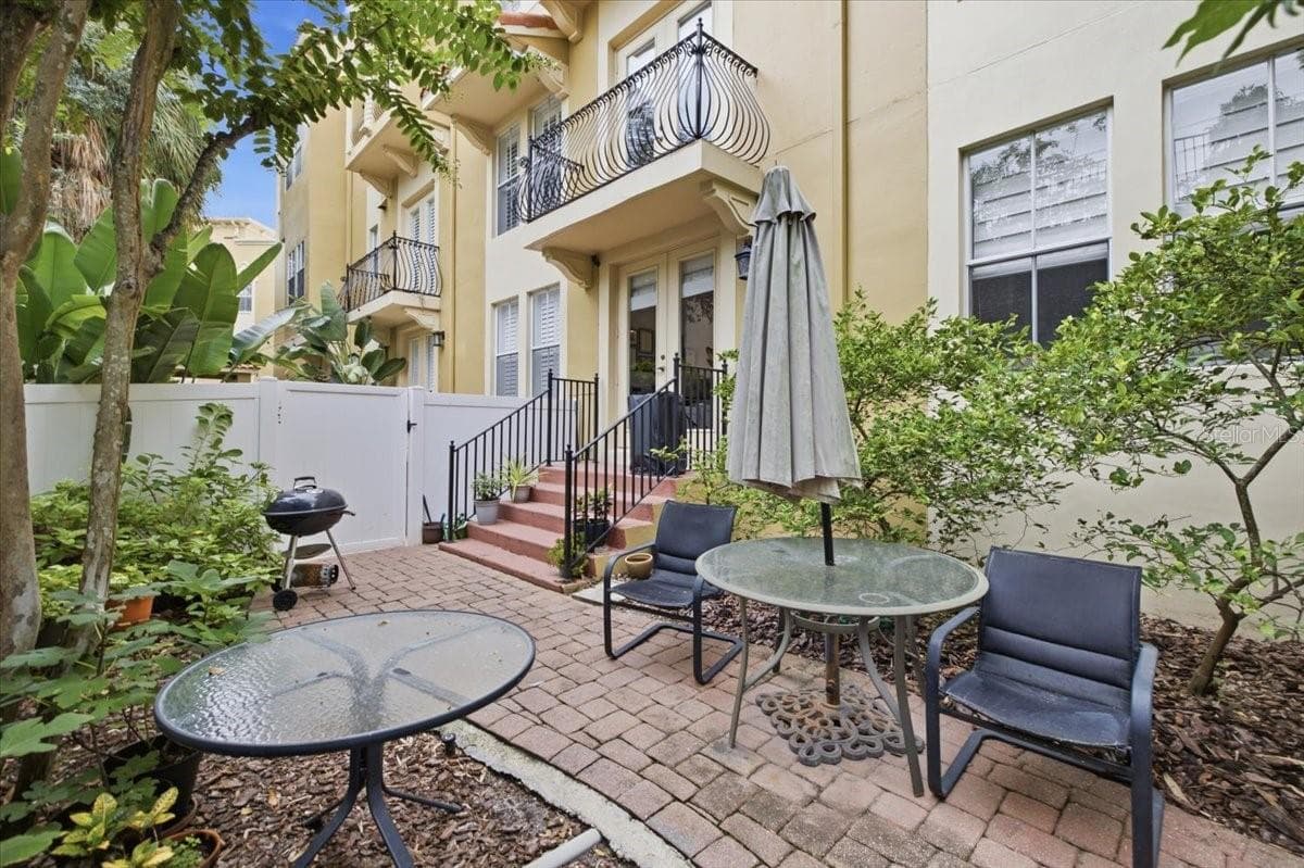 Townhouse at 114 E DAVIS BLVD #8, TAMPA, photo 41 of 52