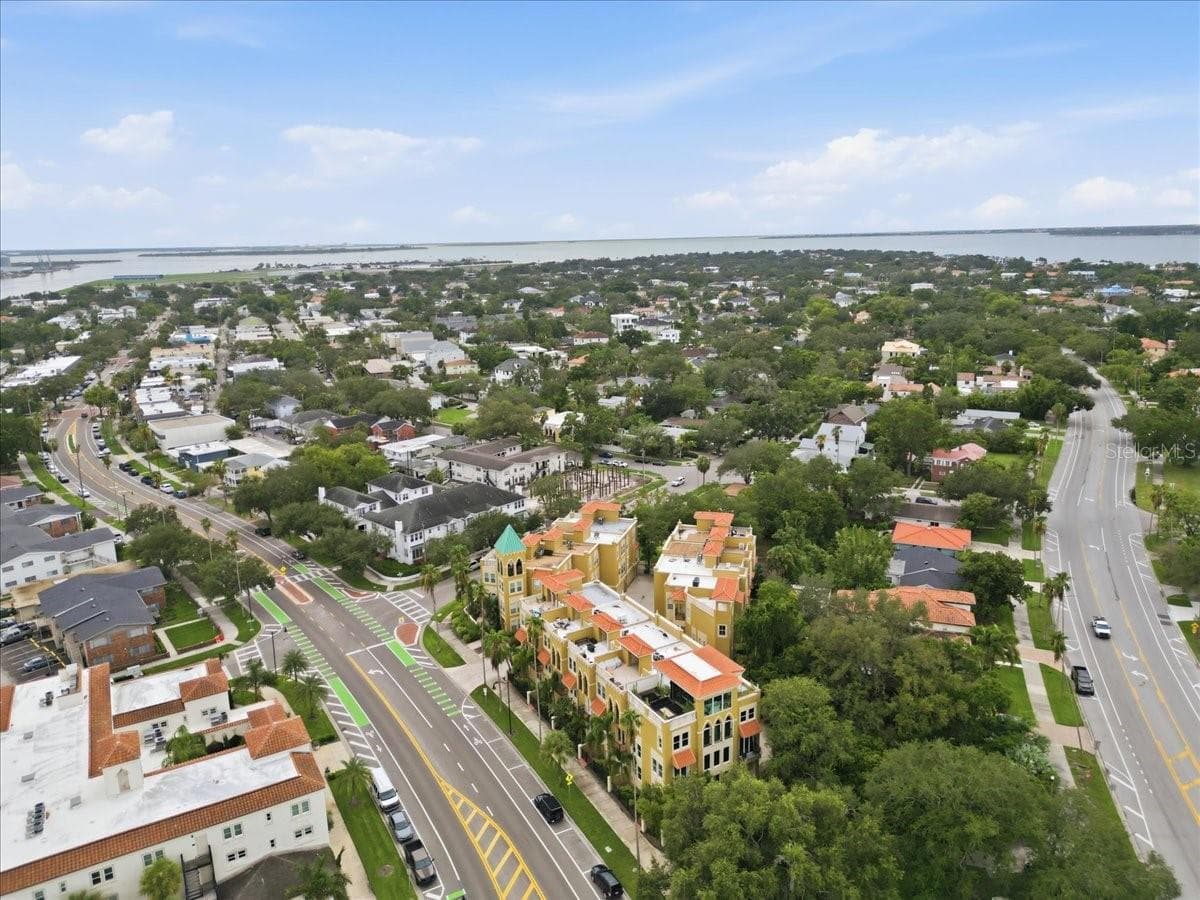 Townhouse at 114 E DAVIS BLVD #8, TAMPA, photo 46 of 52