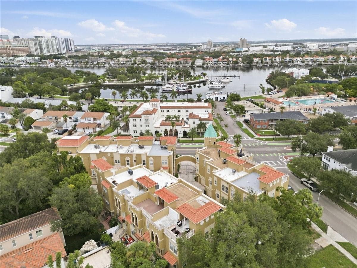 Townhouse at 114 E DAVIS BLVD #8, TAMPA, photo 48 of 52