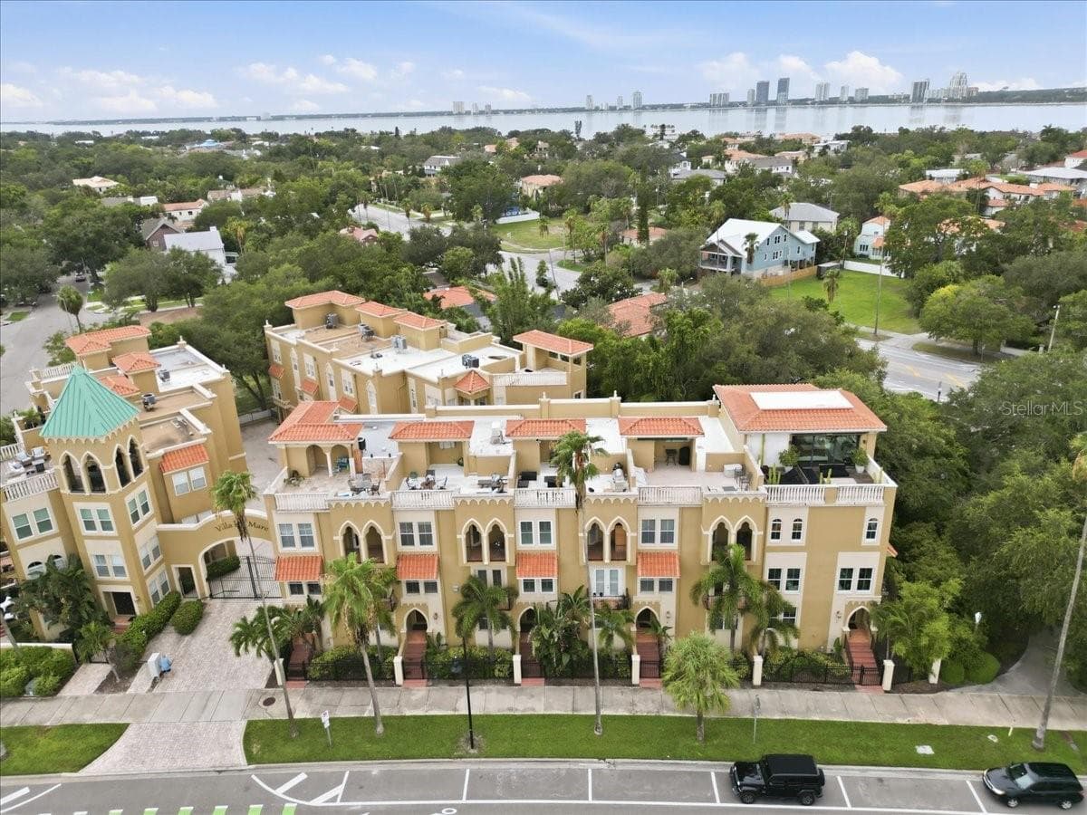 Townhouse at 114 E DAVIS BLVD #8, TAMPA, photo 49 of 52