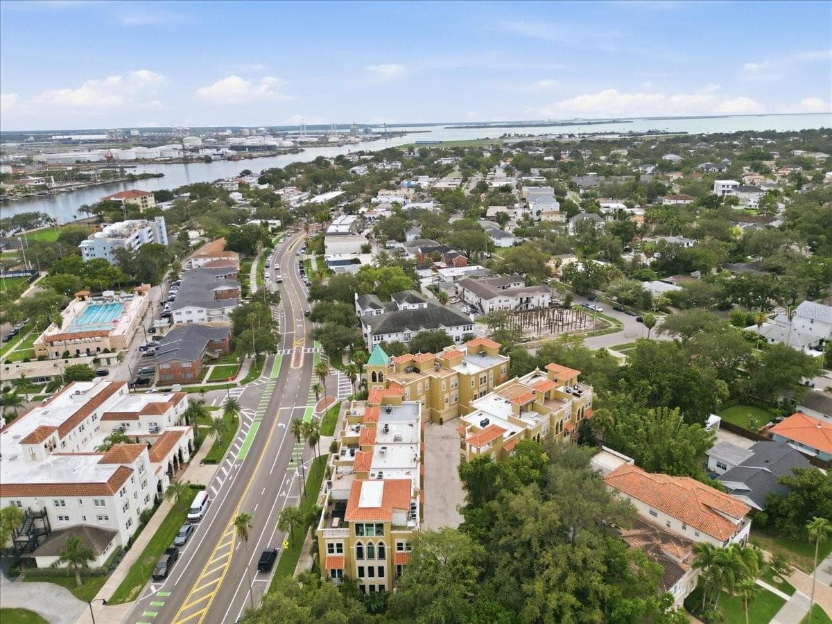 Townhouse at 114 E DAVIS BLVD #8, TAMPA, photo 50 of 52