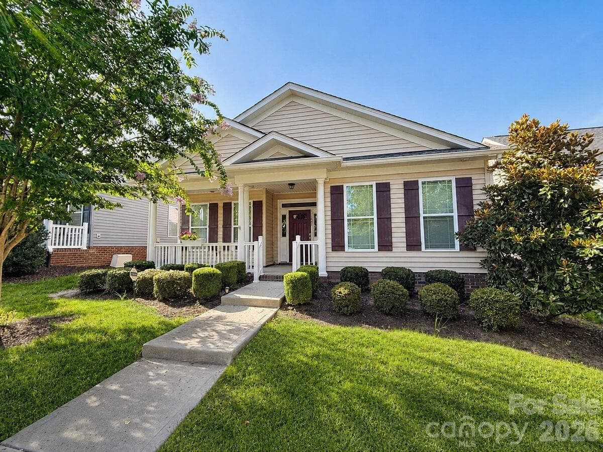 Single Family Residence at 11607 Meetinghouse Drive, Cornelius, photo 2 of 9