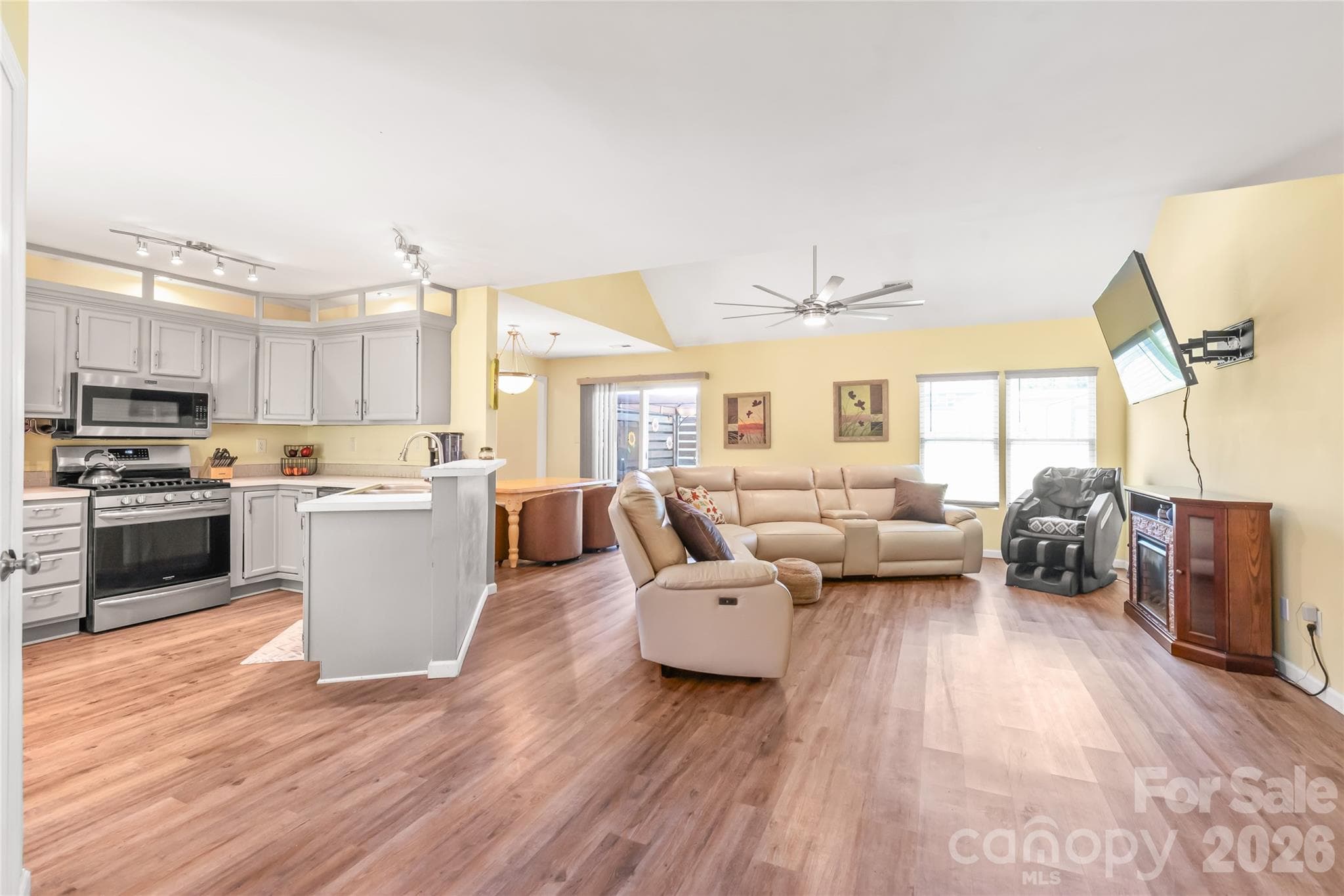 Main Home Living area is open to kitchen and dining area - 2241 Indian Cross Trail, Matthews