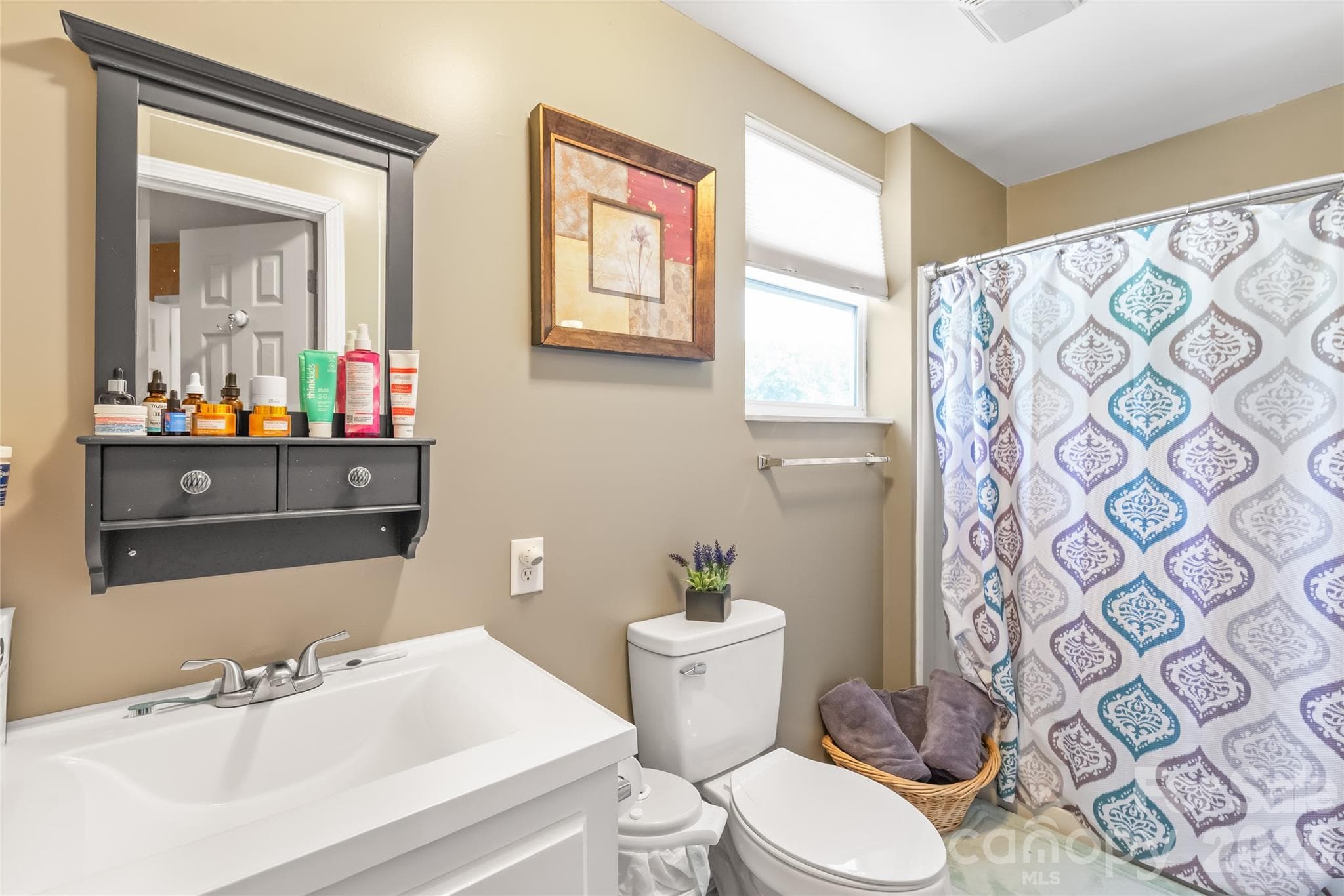 Jack and Jill bath with shower - 2241 Indian Cross Trail, Matthews