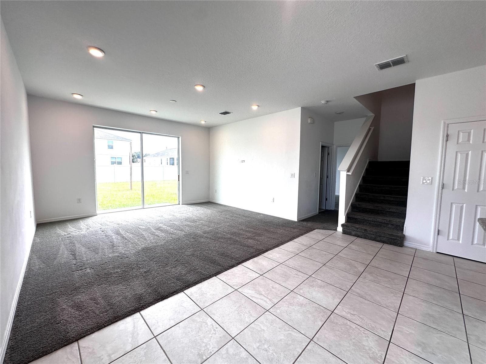 Large family room/ kitchen combo - 7580 SW 63RD LANE RD, OCALA