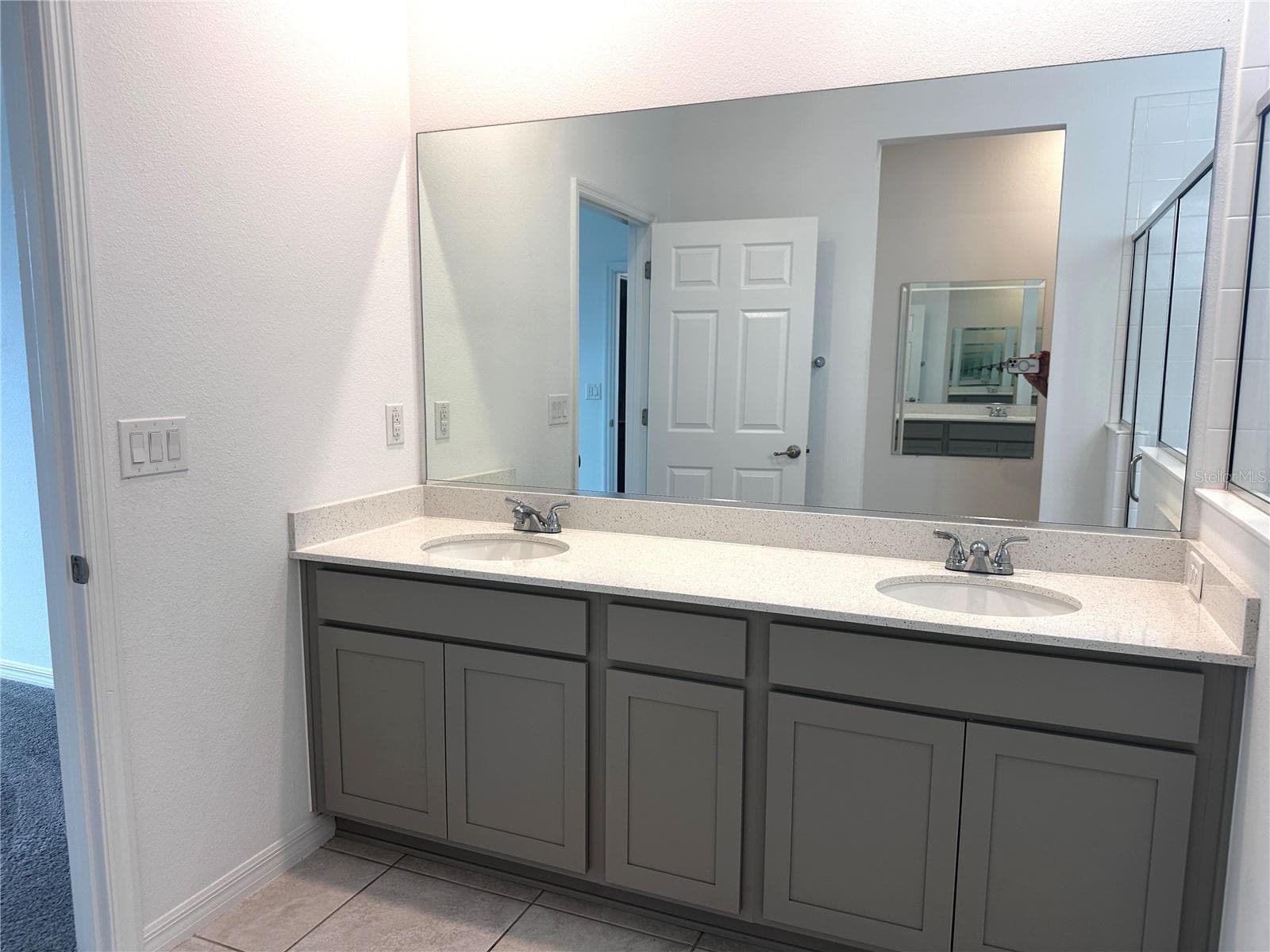 ensuite Primary bathroom w/dbl vanity - 7580 SW 63RD LANE RD, OCALA