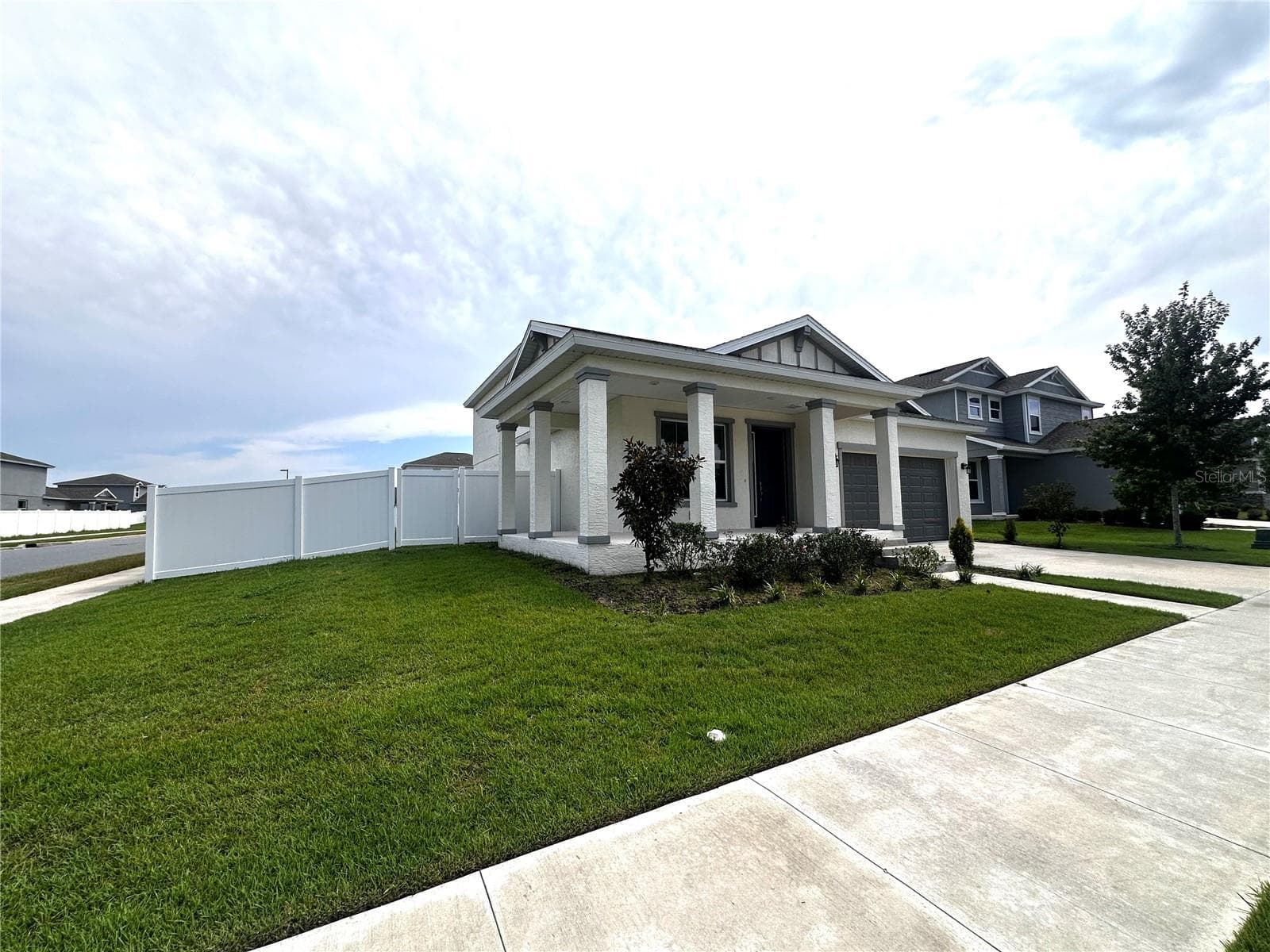 corner lot provides privacy - 7580 SW 63RD LANE RD, OCALA