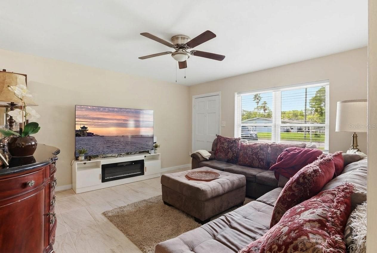 Single Family Residence at 4915 PINE NEEDLE DR, ORLANDO, photo 2 of 9