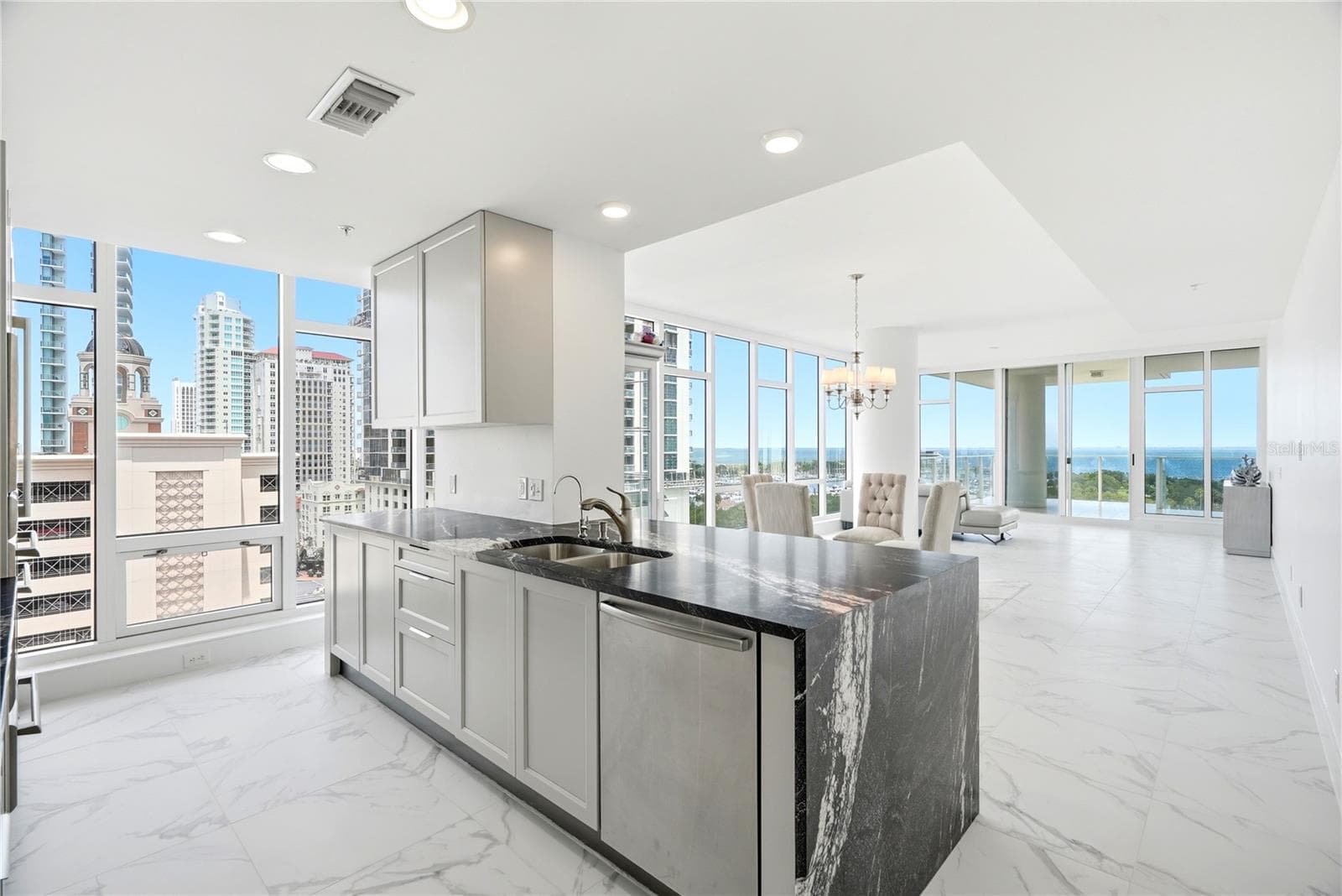 Condominium at 175 1ST ST S #1008, ST PETERSBURG, photo 5 of 37
