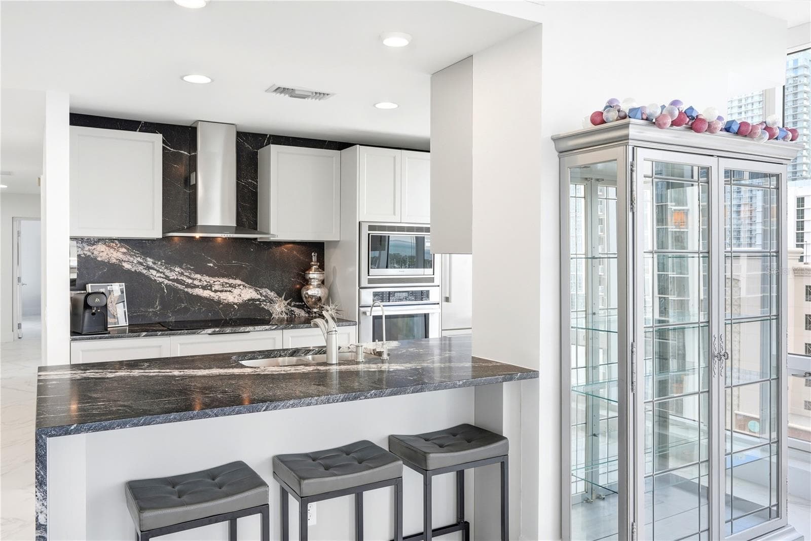 Condominium at 175 1ST ST S #1008, ST PETERSBURG, photo 8 of 37