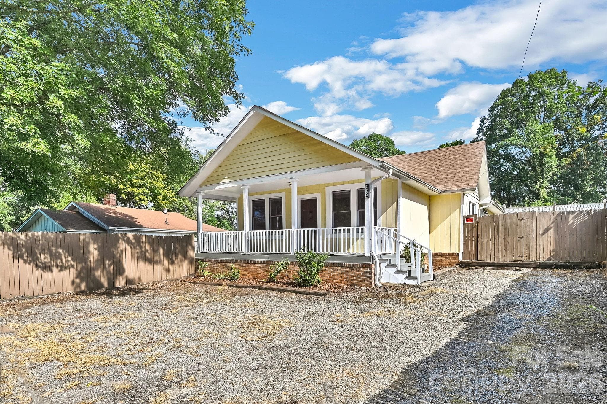 Single Family Residence at 376 Fairview Road, Asheville, photo 3 of 33