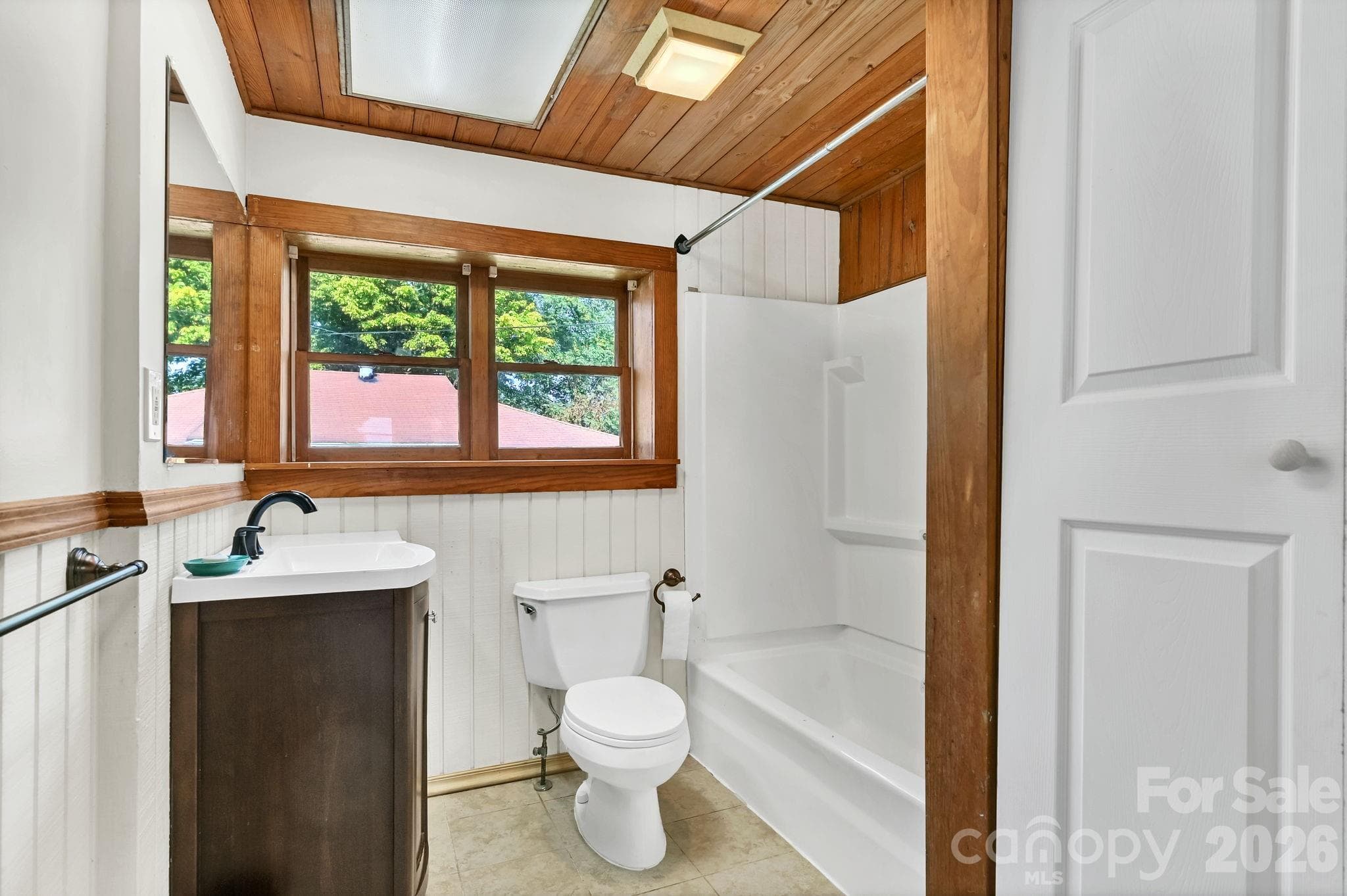 Single Family Residence at 376 Fairview Road, Asheville, photo 12 of 33
