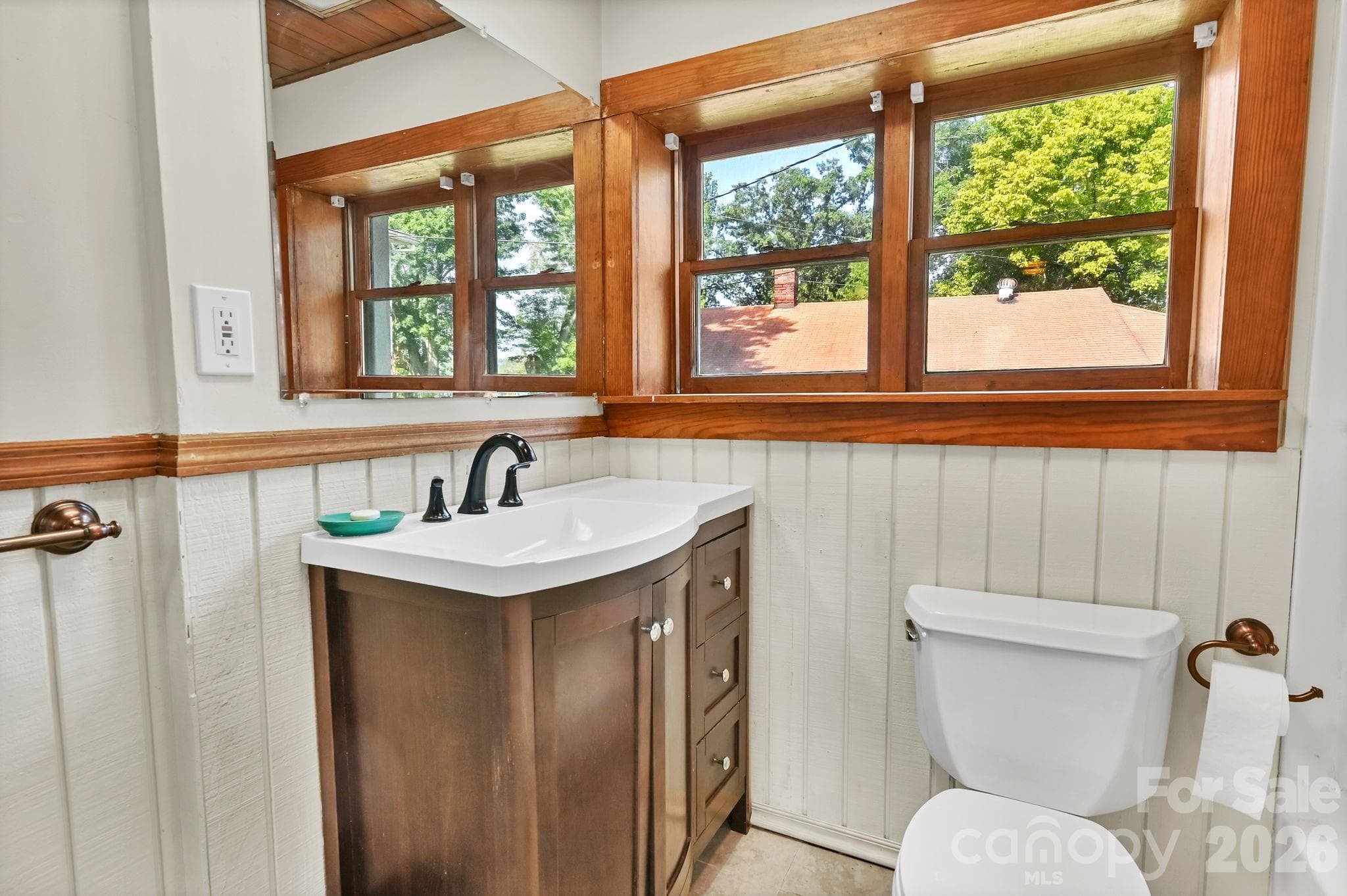 Single Family Residence at 376 Fairview Road, Asheville, photo 13 of 33