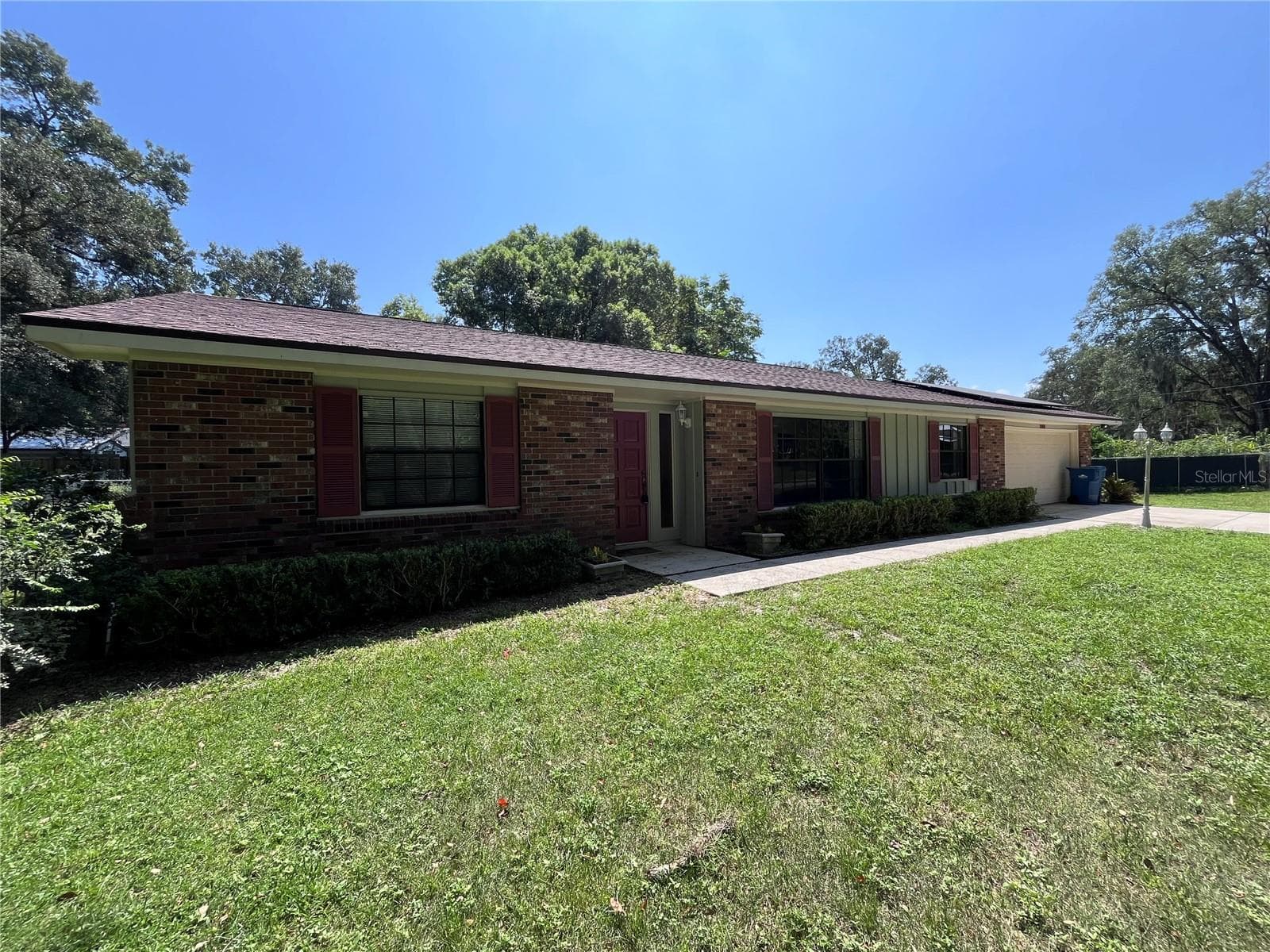 Single Family Residence at 2117 YORKSHIRE DR, DELAND, photo 2 of 16