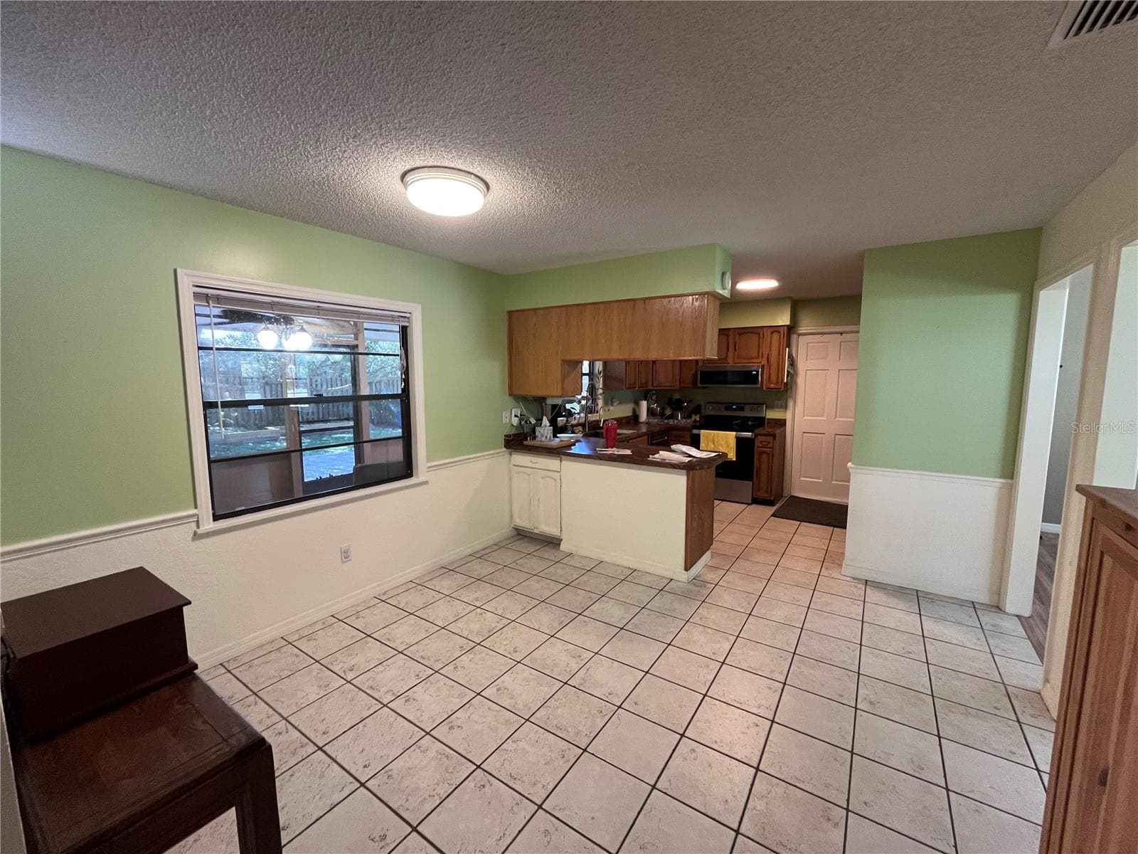 Single Family Residence at 2117 YORKSHIRE DR, DELAND, photo 7 of 16