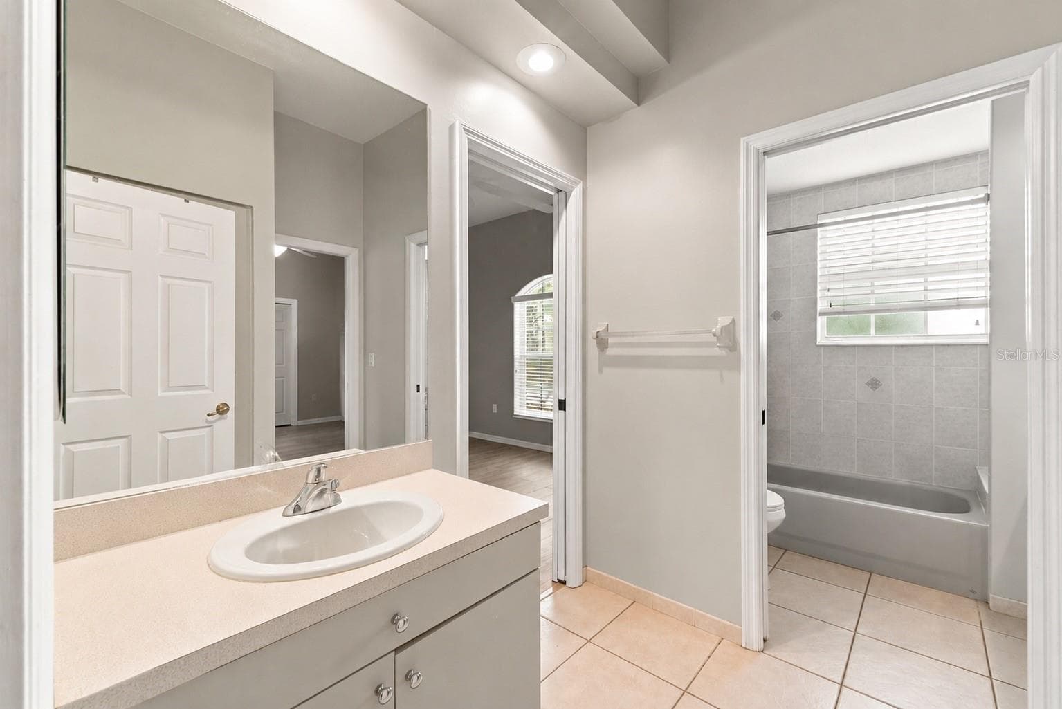 Guest bathroom #2 - 11200 WOODLAND WATERS BLVD, WEEKI WACHEE