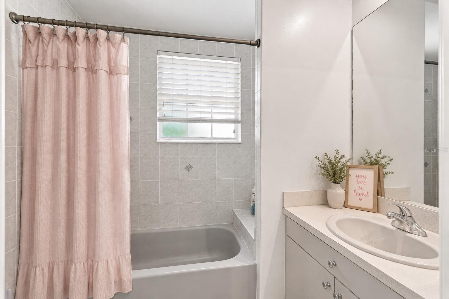 Guest bathroom #4 - 11200 WOODLAND WATERS BLVD, WEEKI WACHEE