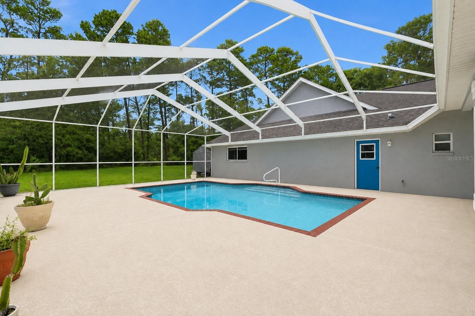 Screen enclosed pool - 11200 WOODLAND WATERS BLVD, WEEKI WACHEE