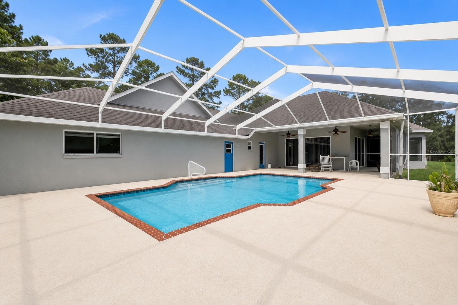 Screen enclosed pool - 11200 WOODLAND WATERS BLVD, WEEKI WACHEE
