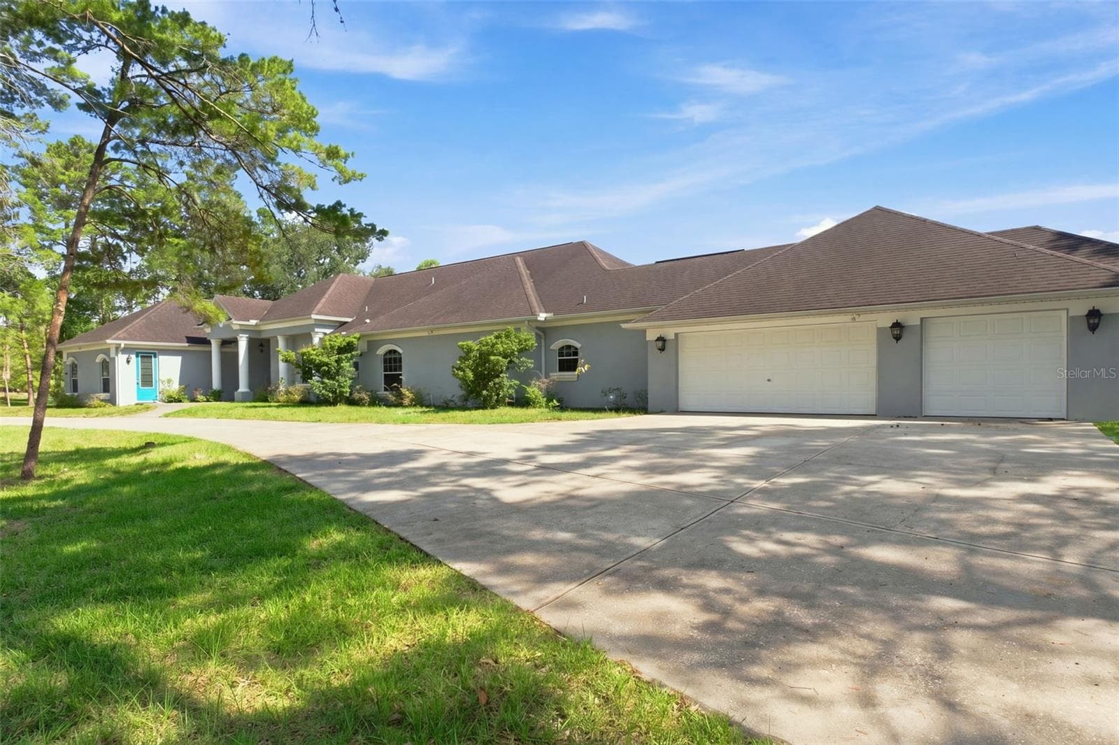 3 car garage - 11200 WOODLAND WATERS BLVD, WEEKI WACHEE
