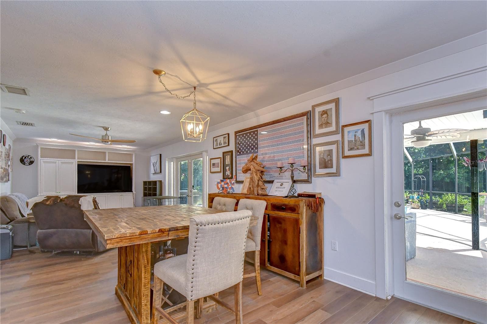 Kitchen opens directly to the dining area for an effortless flow - 901 WOODVIEW DR, BRANDON