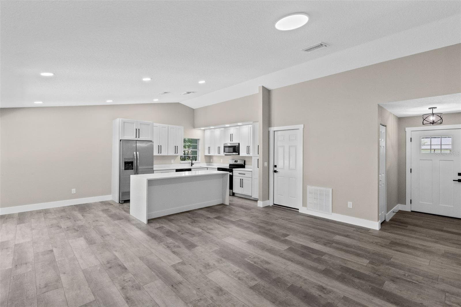 Single Family Residence at 910 WHISLER CT, ST CLOUD, photo 10 of 42