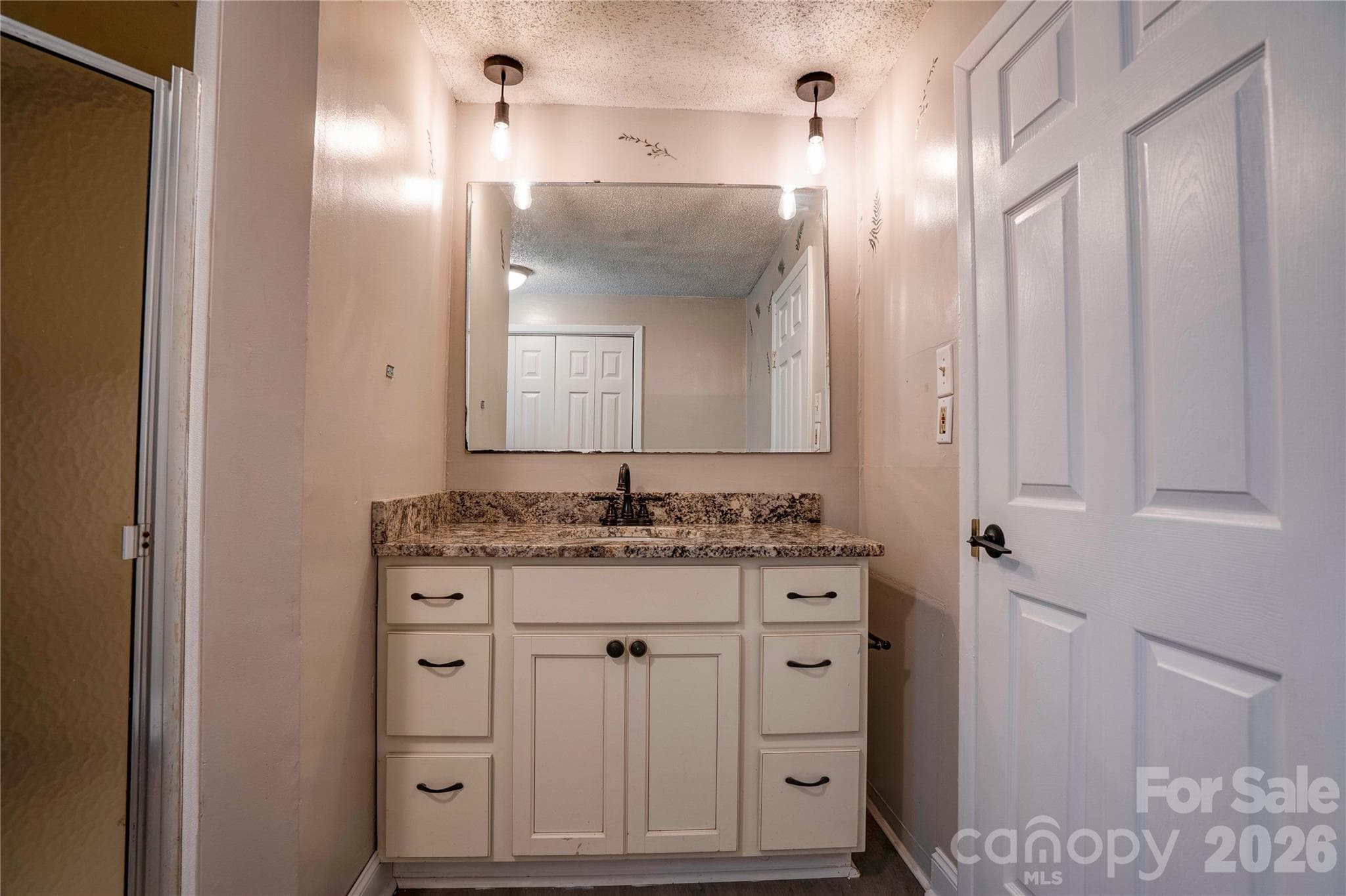 Bathroom 2 - 605 Meadowbrook Road, Kings Mountain
