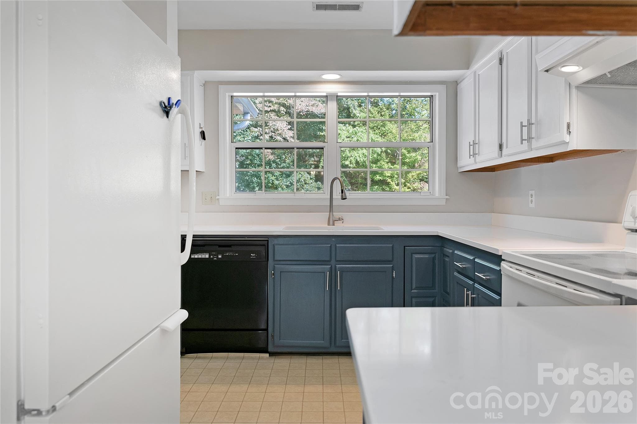 View of Kitchen from the Living Room entry. - 110 Lakeview Court, Brevard
