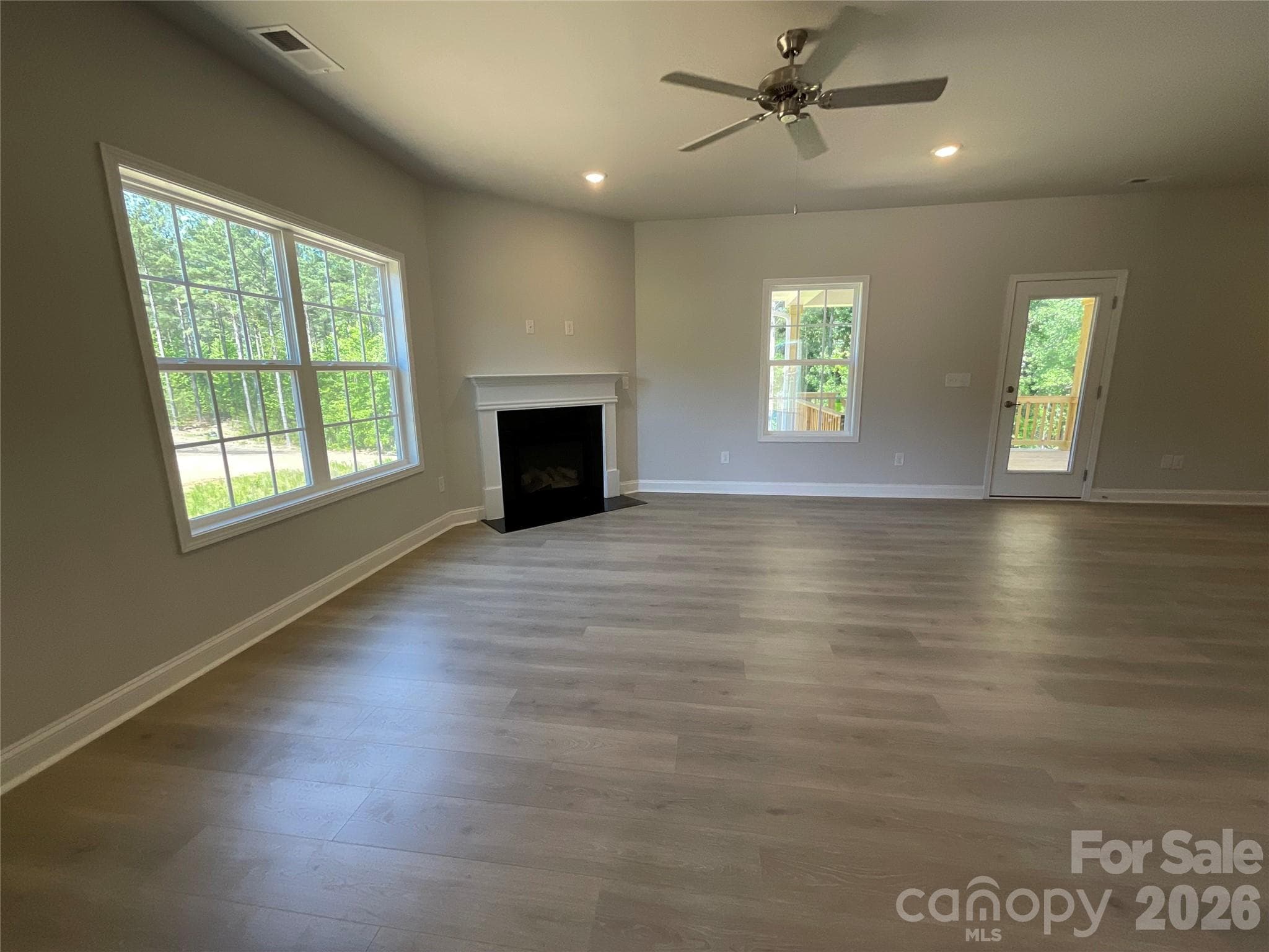 Family Room - 1590 Autumn Lane, York