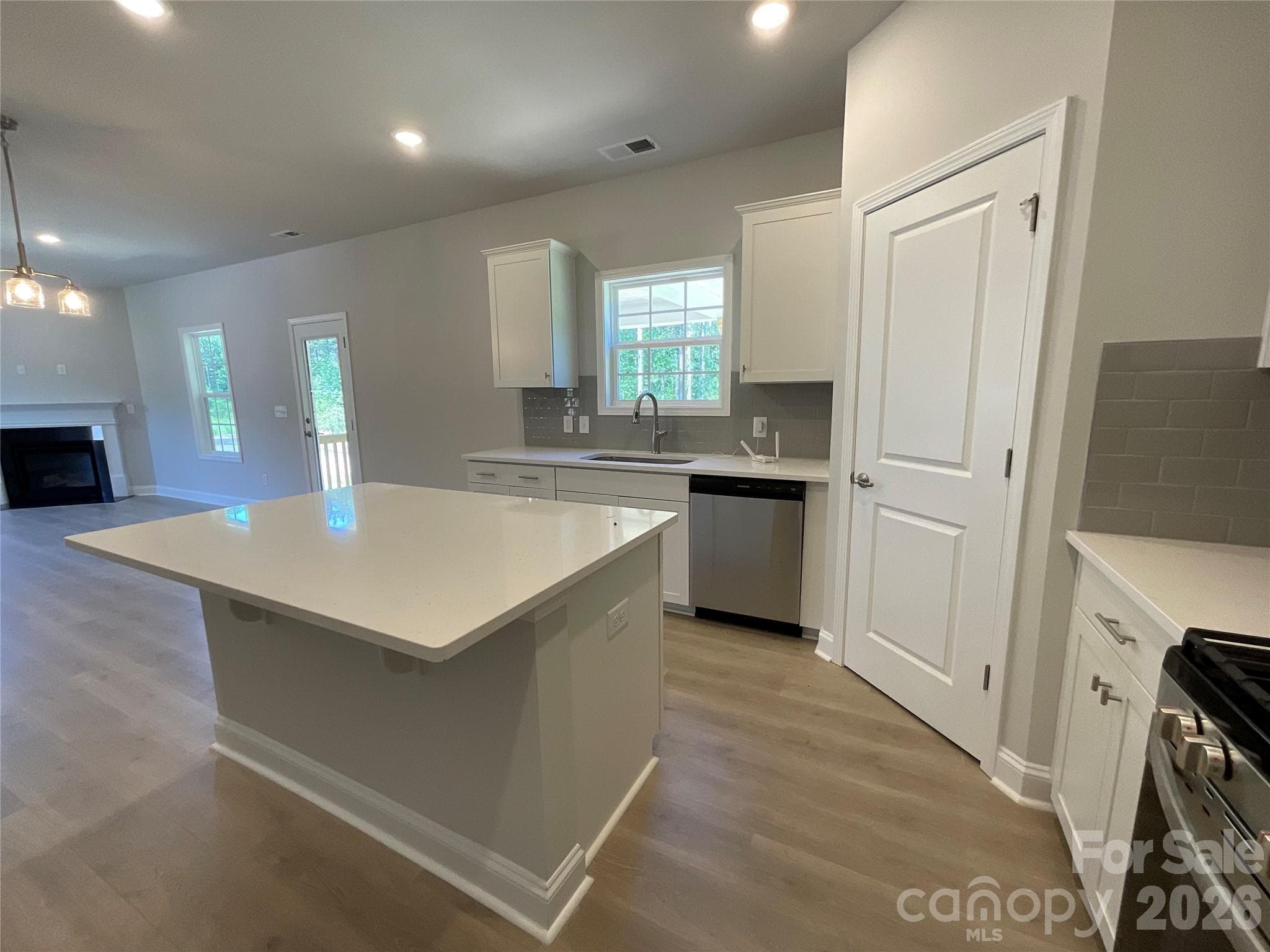Spacious island - 1590 Autumn Lane, York