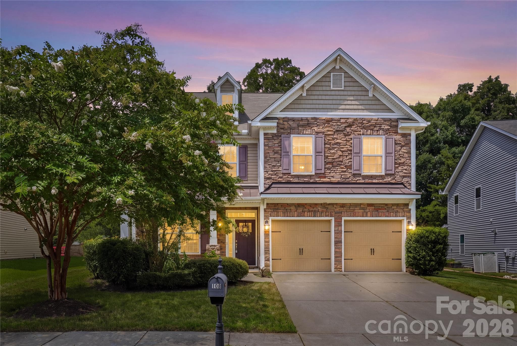 Single Family Residence at 10817 Bere Island Drive, Charlotte, photo 2 of 47