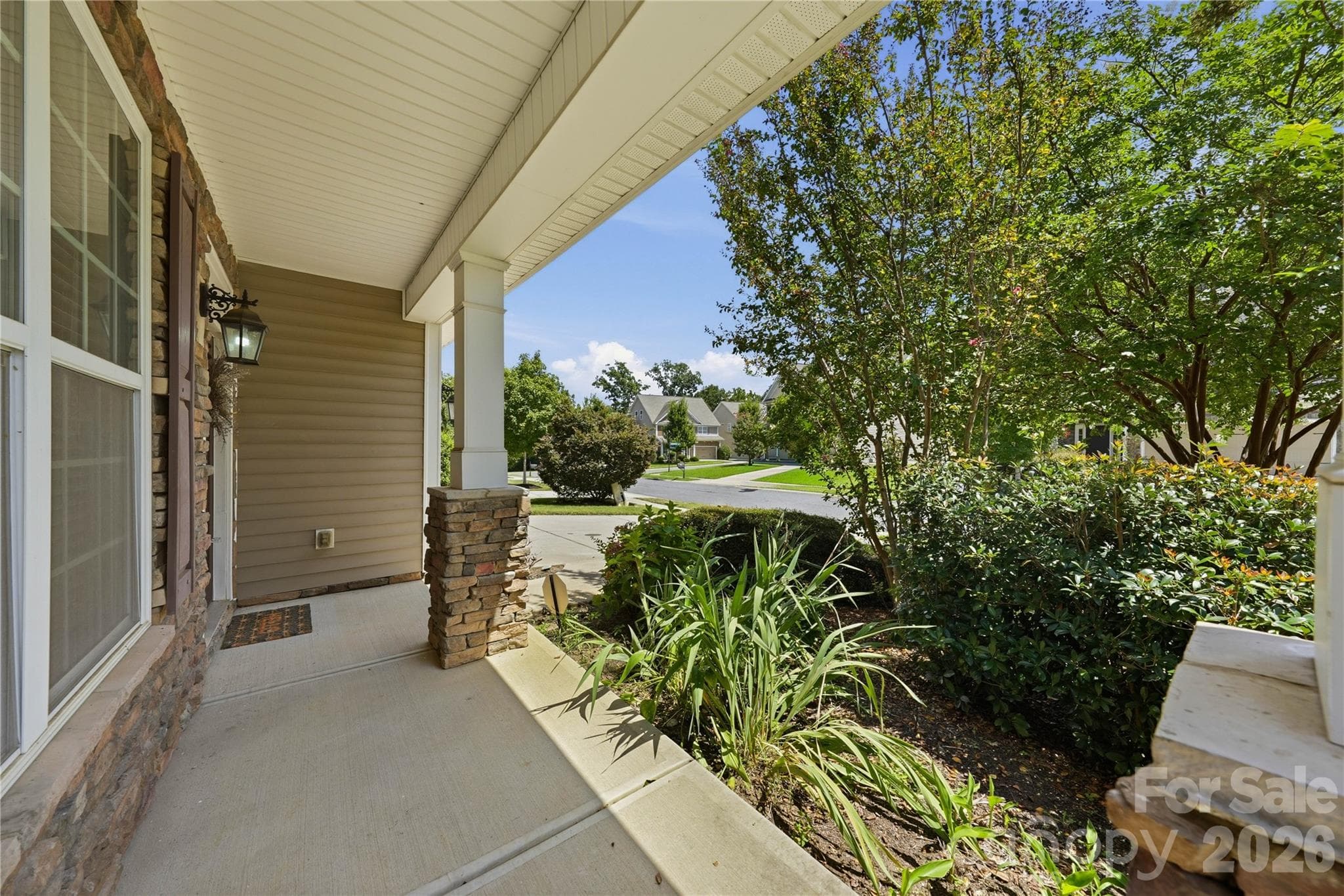 Single Family Residence at 10817 Bere Island Drive, Charlotte, photo 5 of 47