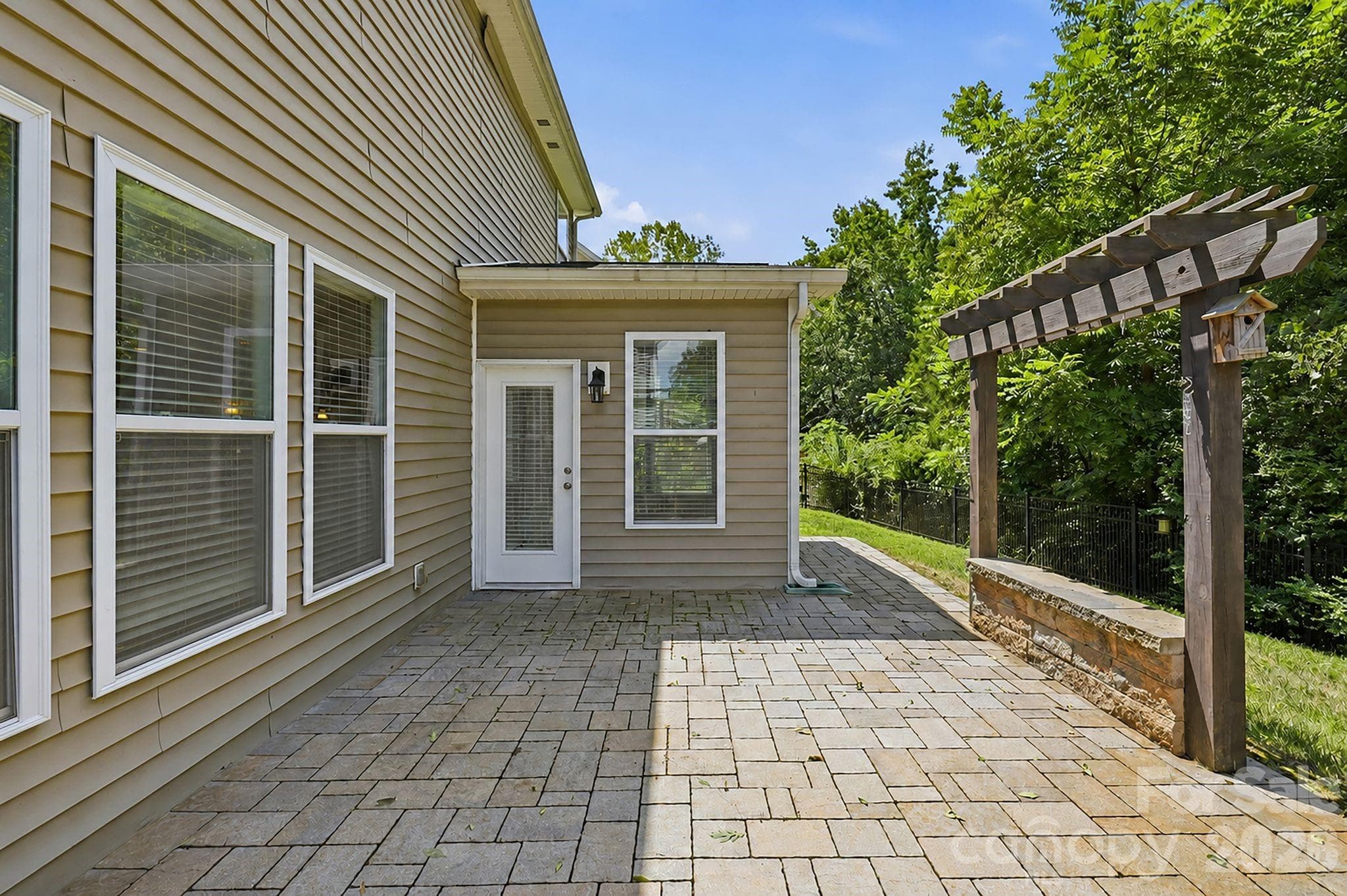 Single Family Residence at 10817 Bere Island Drive, Charlotte, photo 41 of 47