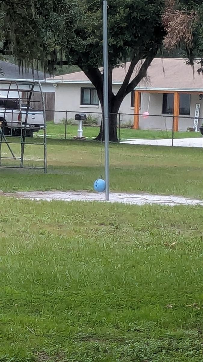 Rare tetherball court in Misty Lake Park across the street from the home - 5045 MISTY LAKE DR, MULBERRY