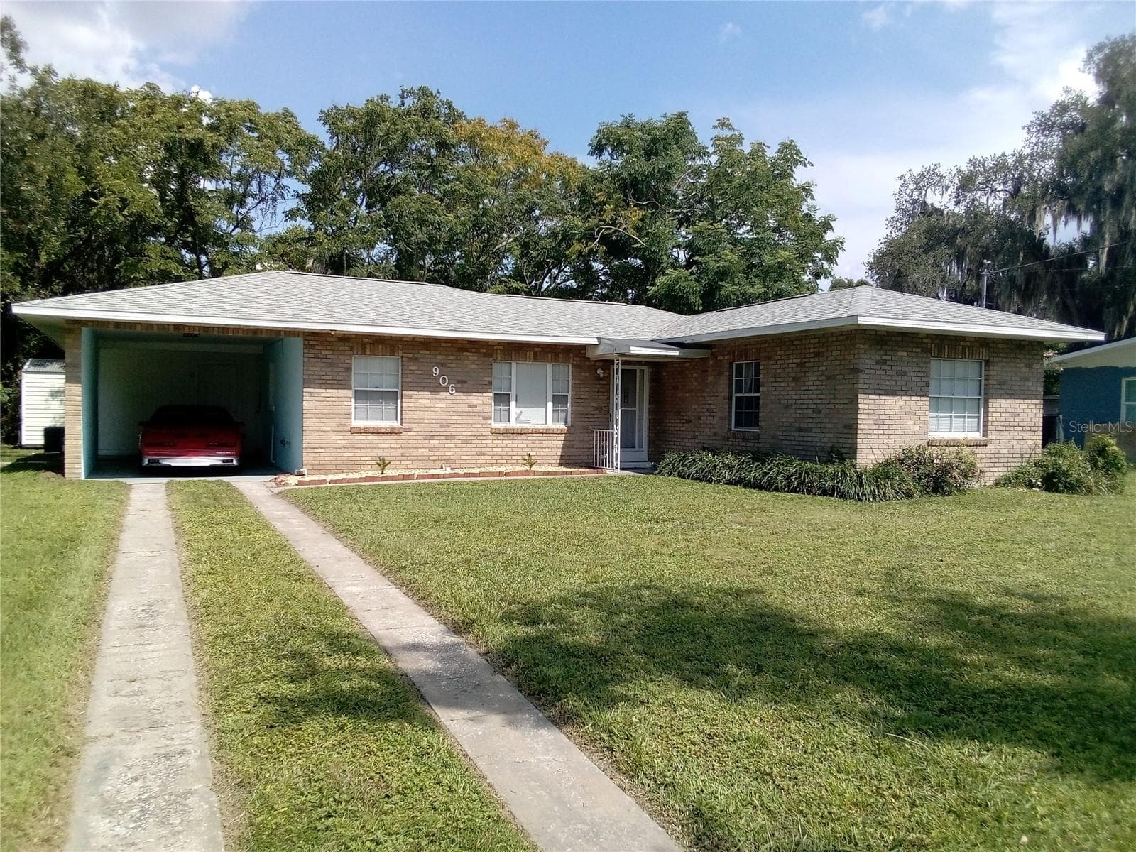 906 OAK DR