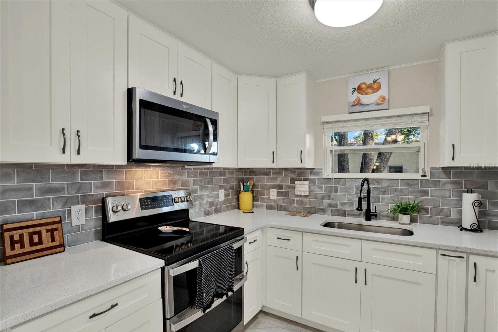 Single Family Residence at 1945 OVERBROOK AVE, CLEARWATER, photo 3 of 12