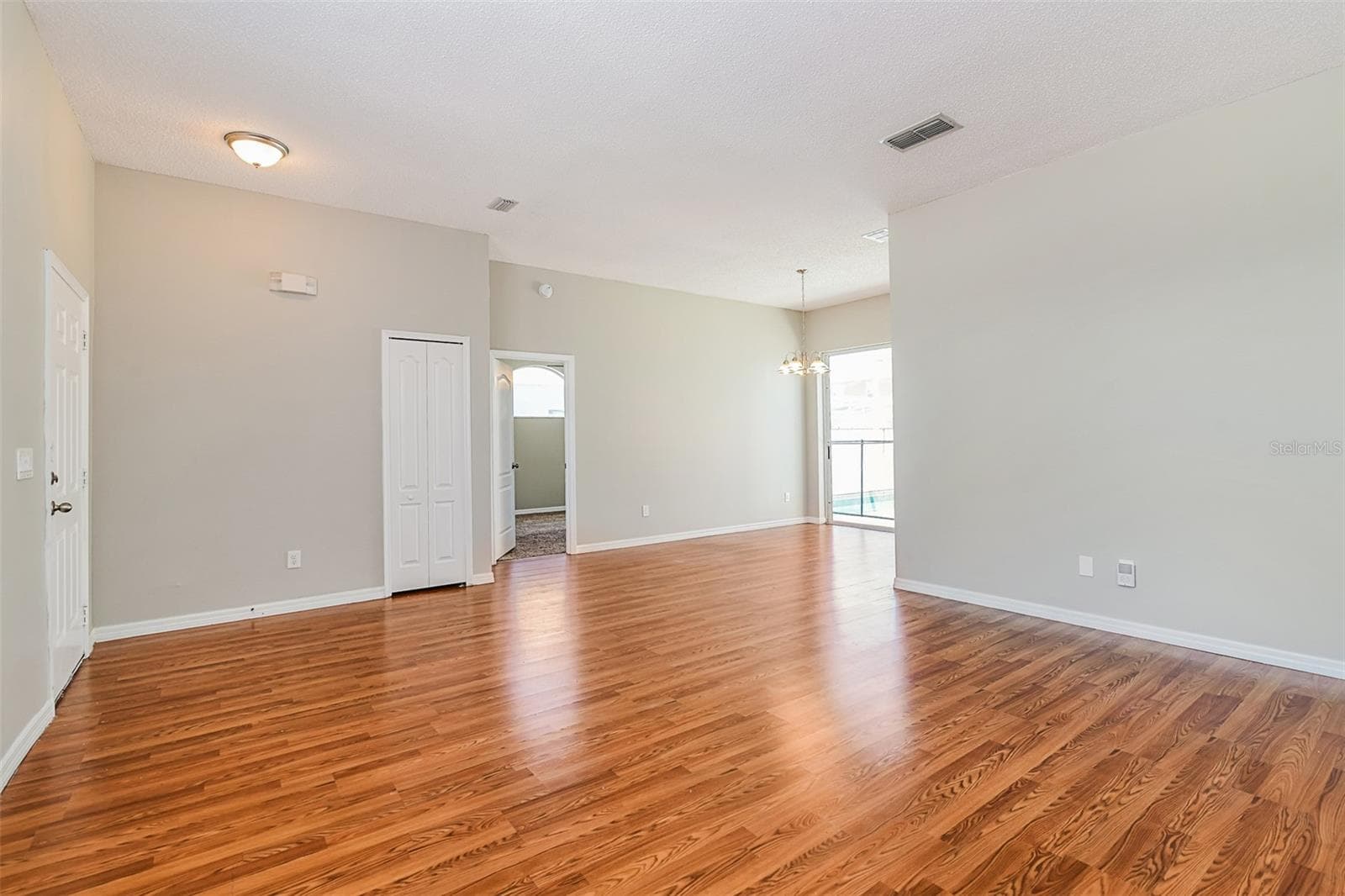 Single Family Residence at 8615 CAVENDISH DR, KISSIMMEE, photo 2 of 15