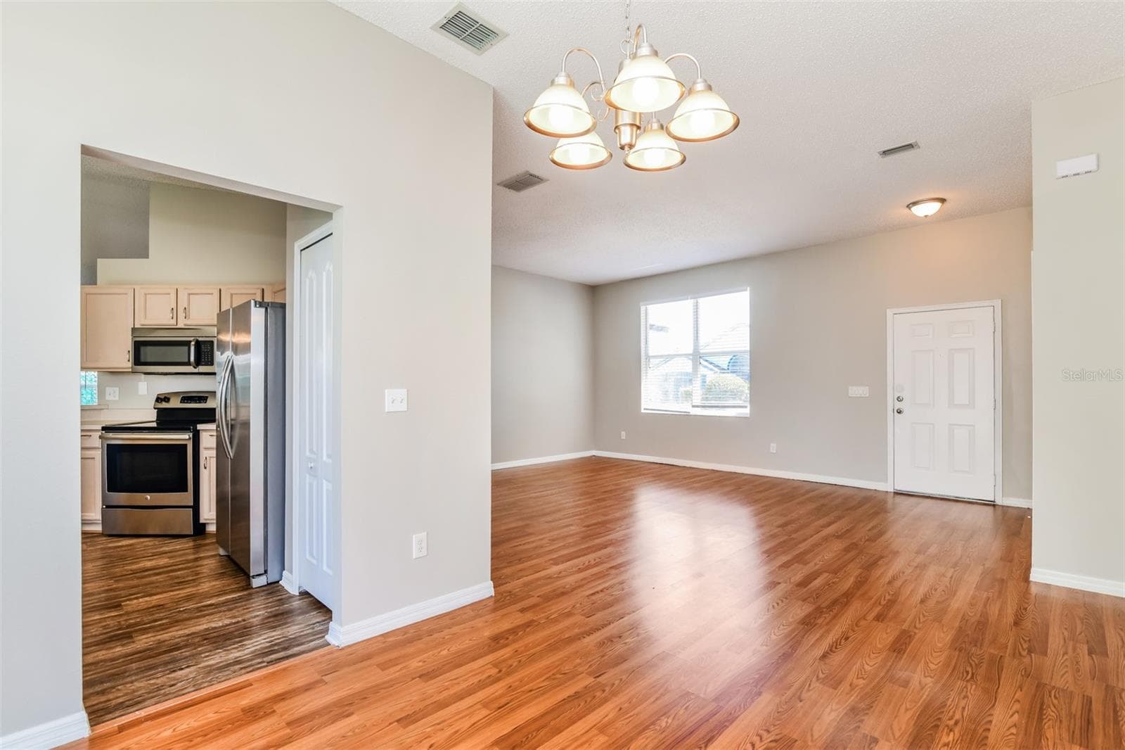 Single Family Residence at 8615 CAVENDISH DR, KISSIMMEE, photo 3 of 15